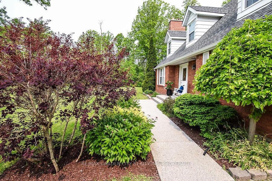 Photo 4 of 631 Mud Street E, Grimsby, Grimsby Escarpment — HOMEH