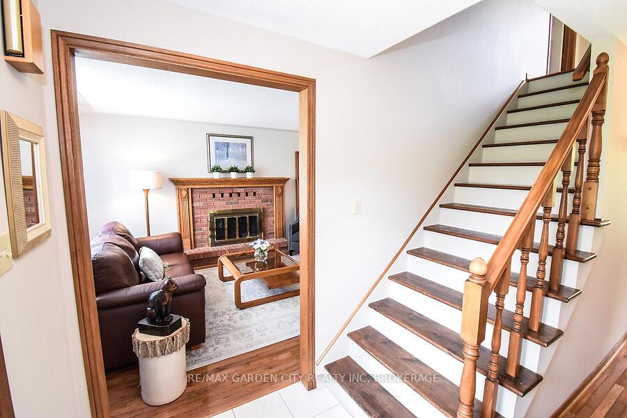 Photo 6 of 631 Mud Street E, Grimsby, Grimsby Escarpment — HOMEH