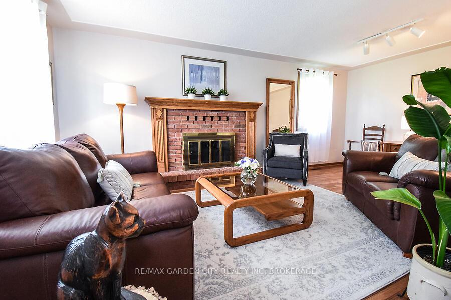 Photo 7 of 631 Mud Street E, Grimsby, Grimsby Escarpment — HOMEH