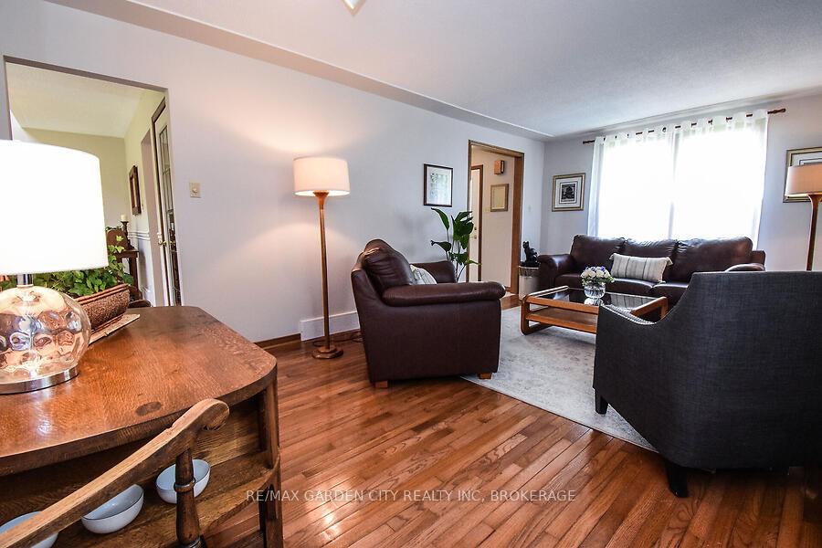 Photo 8 of 631 Mud Street E, Grimsby, Grimsby Escarpment — HOMEH