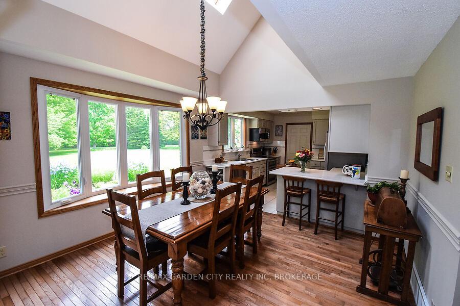 Photo 10 of 631 Mud Street E, Grimsby, Grimsby Escarpment — HOMEH