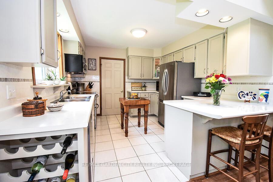 Photo 13 of 631 Mud Street E, Grimsby, Grimsby Escarpment — HOMEH