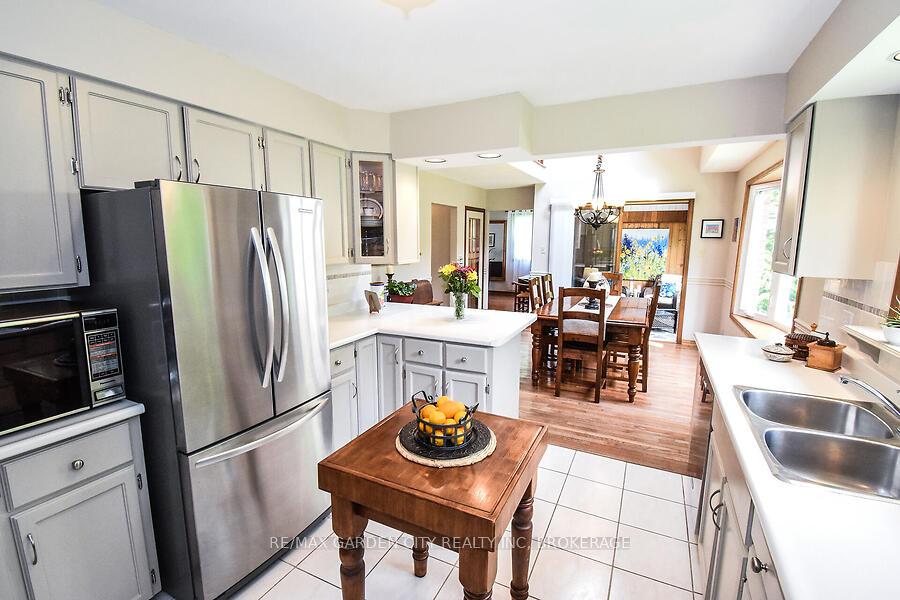Photo 15 of 631 Mud Street E, Grimsby, Grimsby Escarpment — HOMEH