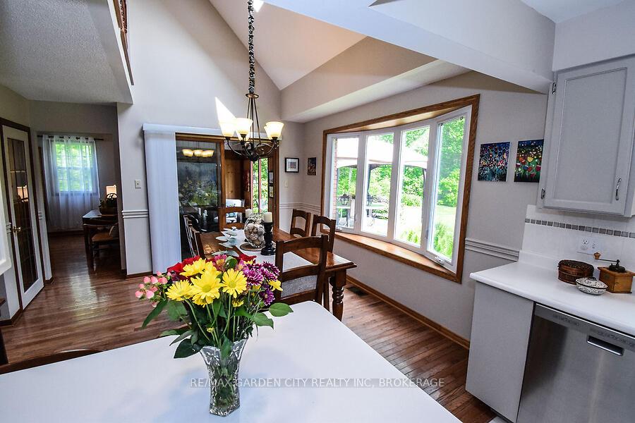 Photo 17 of 631 Mud Street E, Grimsby, Grimsby Escarpment — HOMEH