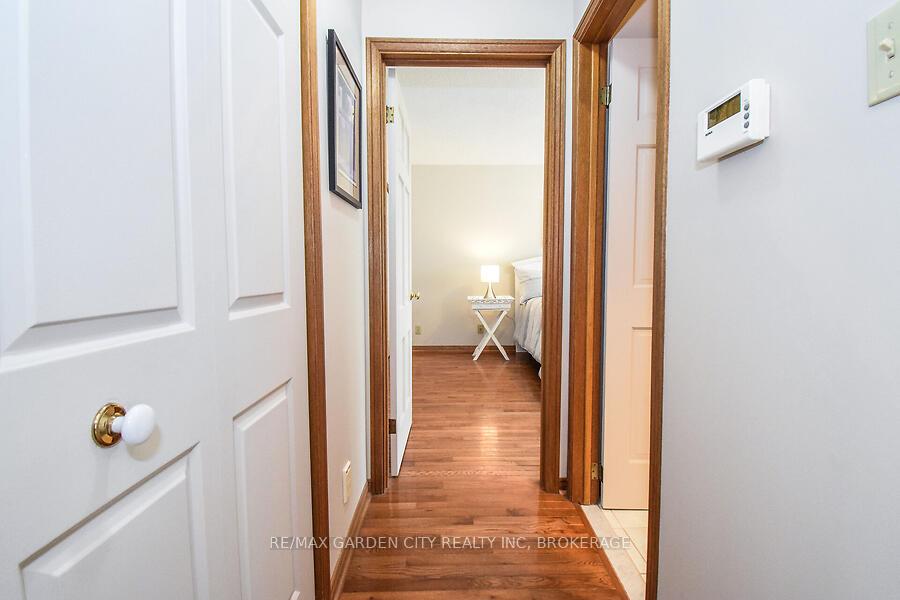 Photo 21 of 631 Mud Street E, Grimsby, Grimsby Escarpment — HOMEH