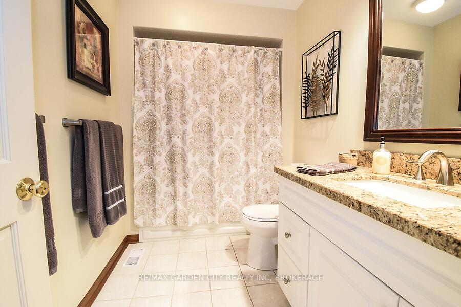 Photo 24 of 631 Mud Street E, Grimsby, Grimsby Escarpment — HOMEH