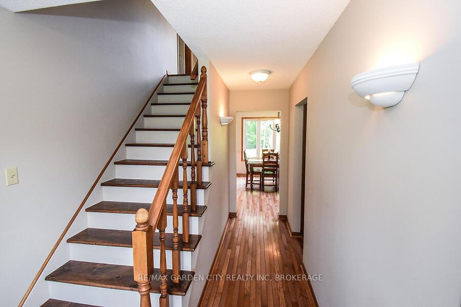 Photo 27 of 631 Mud Street E, Grimsby, Grimsby Escarpment — HOMEH