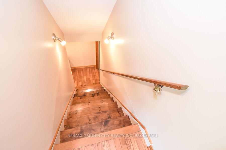 Photo 34 of 631 Mud Street E, Grimsby, Grimsby Escarpment — HOMEH