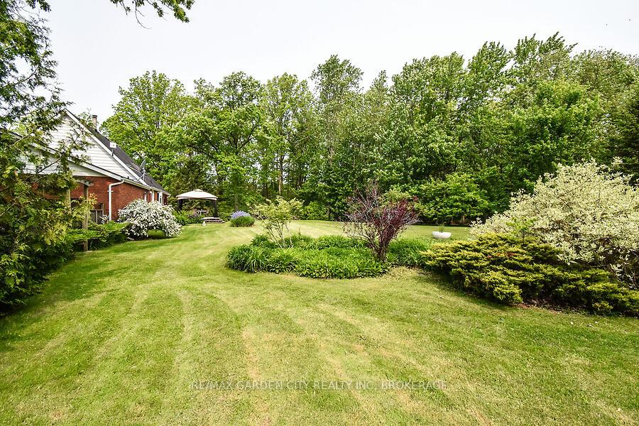 Photo 39 of 631 Mud Street E, Grimsby, Grimsby Escarpment — HOMEH