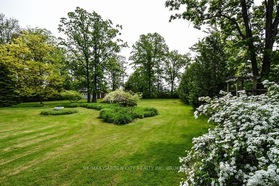 Photo 44 of 631 Mud Street E, Grimsby, Grimsby Escarpment — HOMEH
