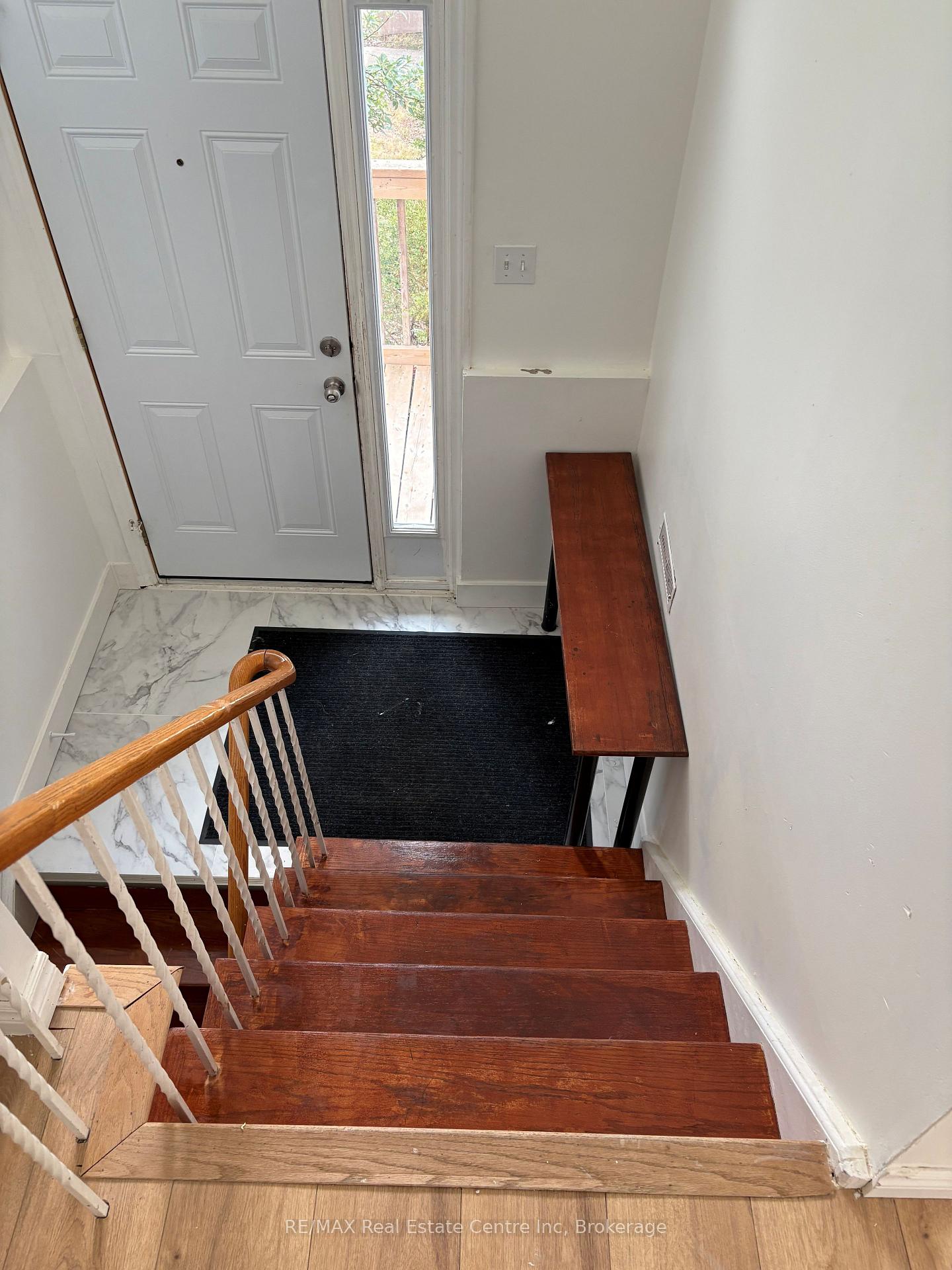Photo 2 of 58 Conroy Crescent, Guelph, Dovercliffe Park/Old University — HOMEH