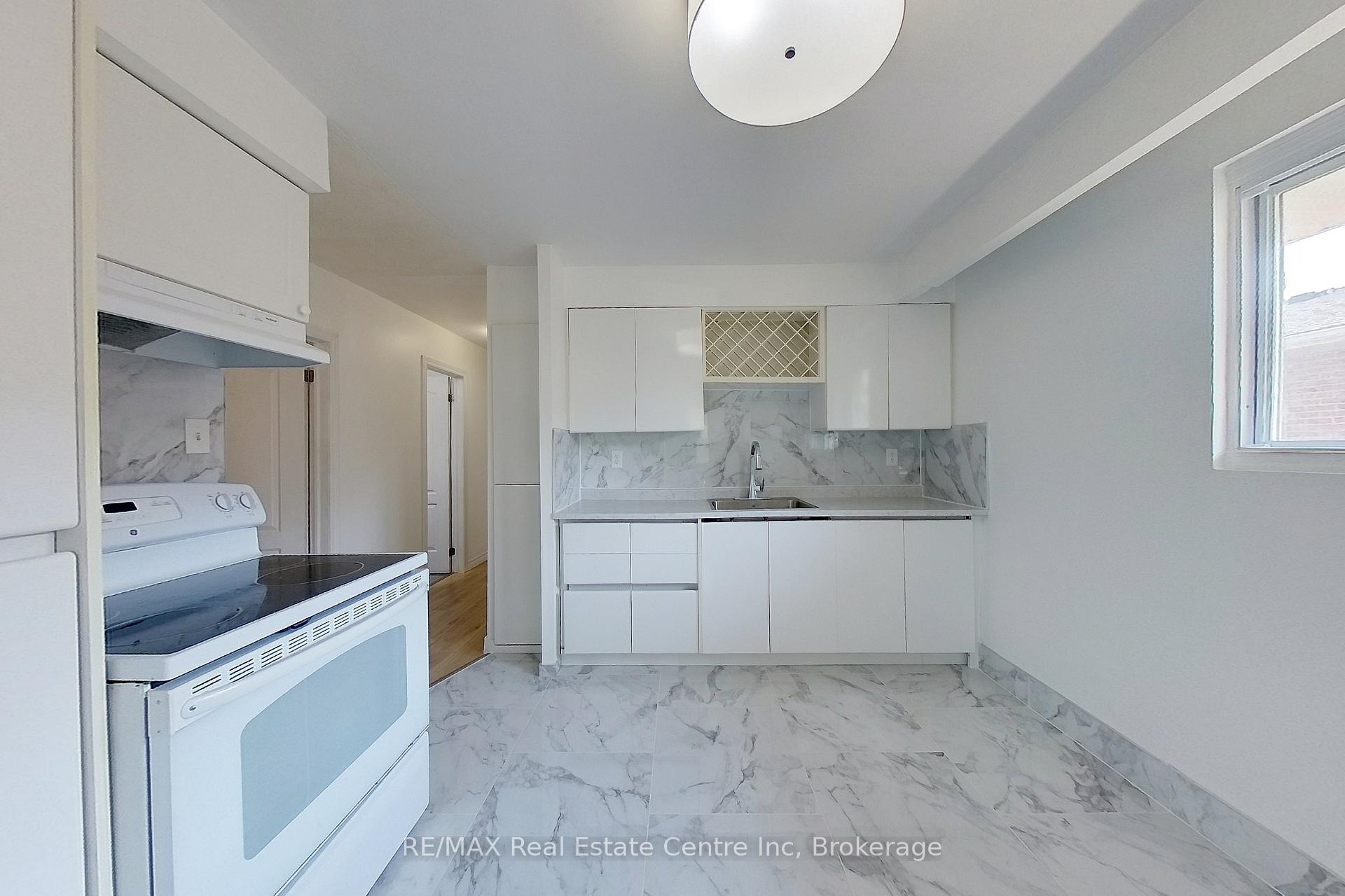 Photo 3 of 58 Conroy Crescent, Guelph, Dovercliffe Park/Old University — HOMEH