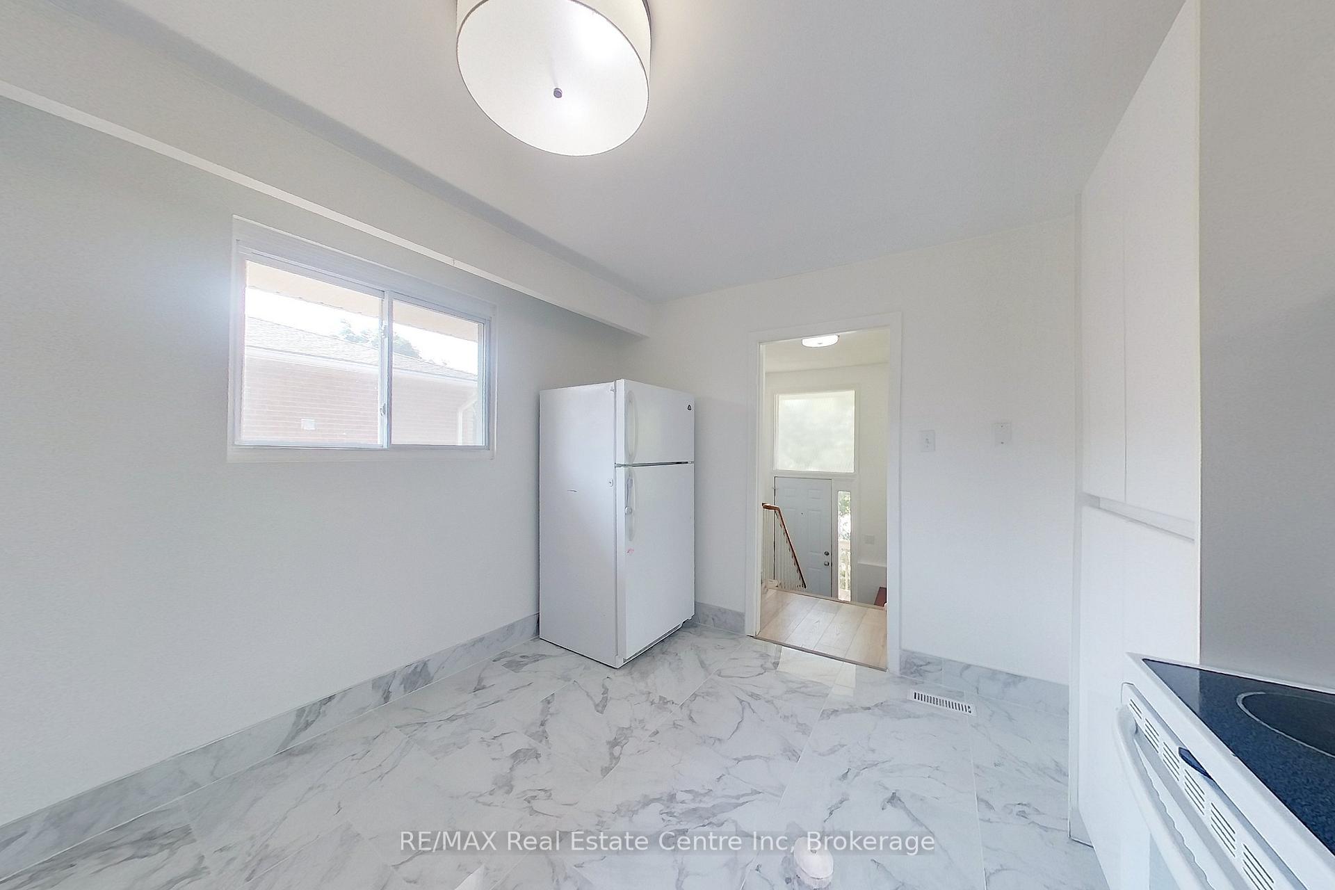 Photo 4 of 58 Conroy Crescent, Guelph, Dovercliffe Park/Old University — HOMEH