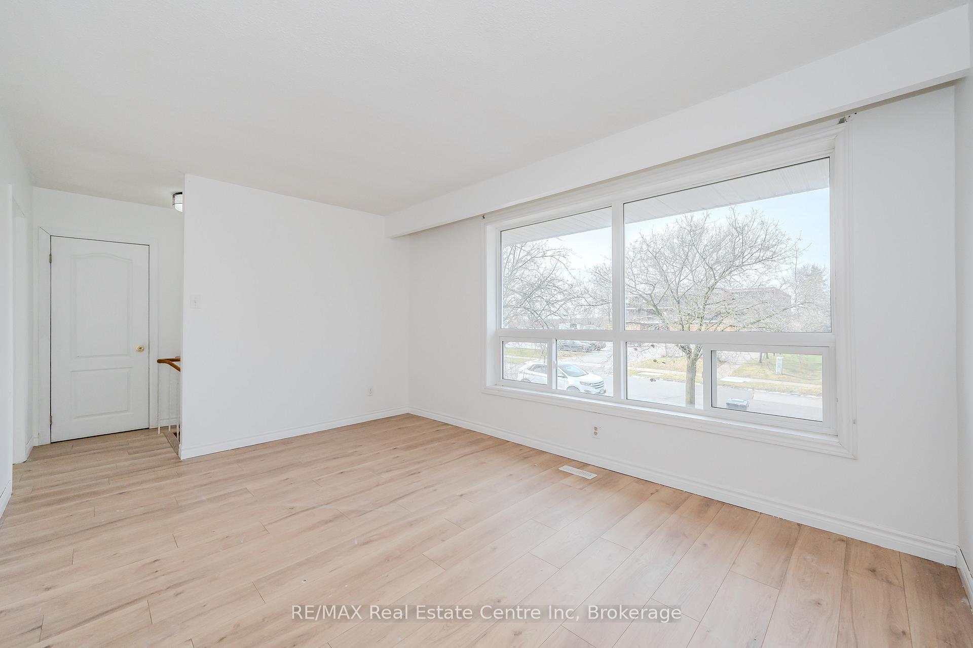 Photo 6 of 58 Conroy Crescent, Guelph, Dovercliffe Park/Old University — HOMEH