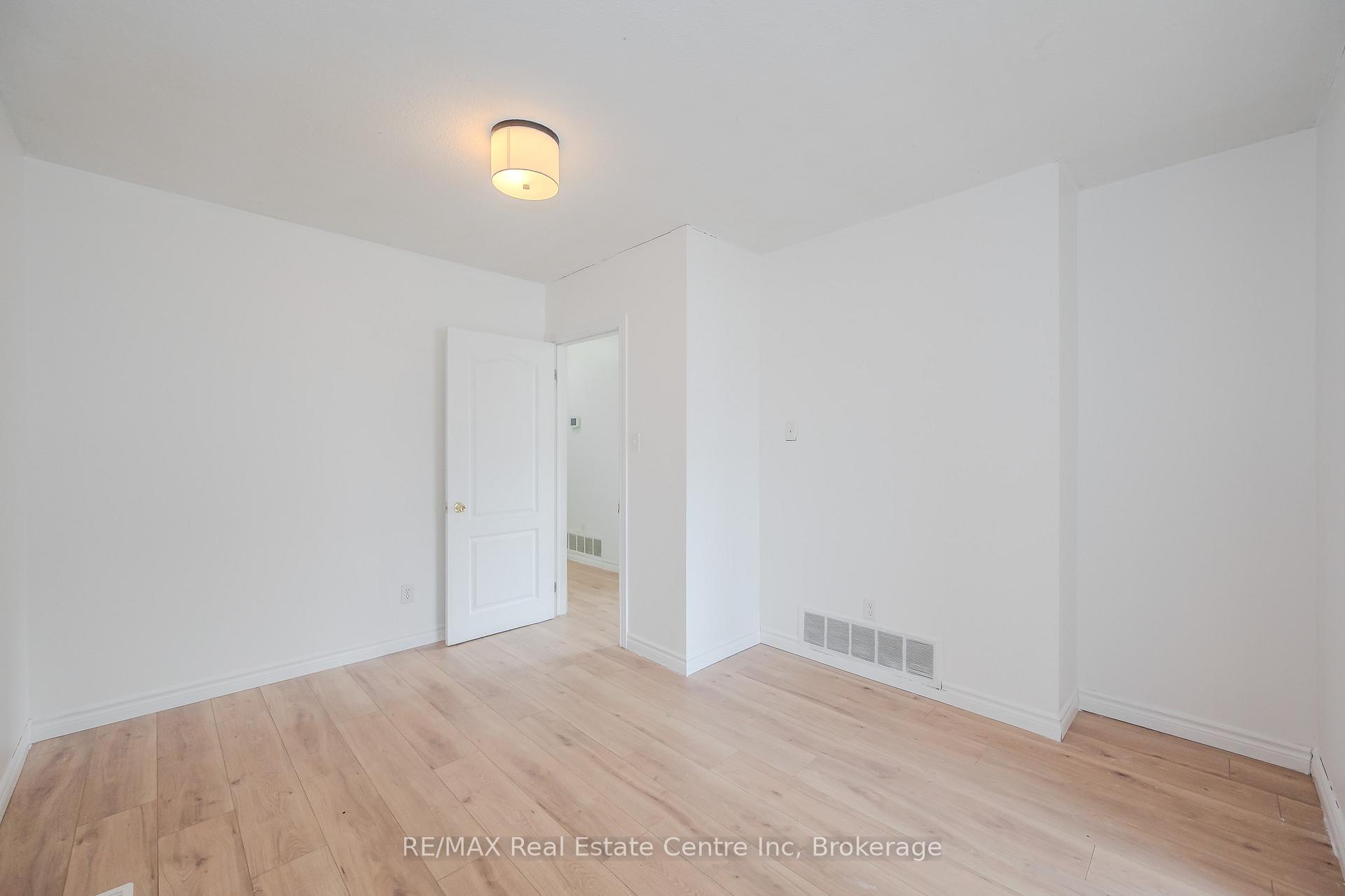 Photo 8 of 58 Conroy Crescent, Guelph, Dovercliffe Park/Old University — HOMEH