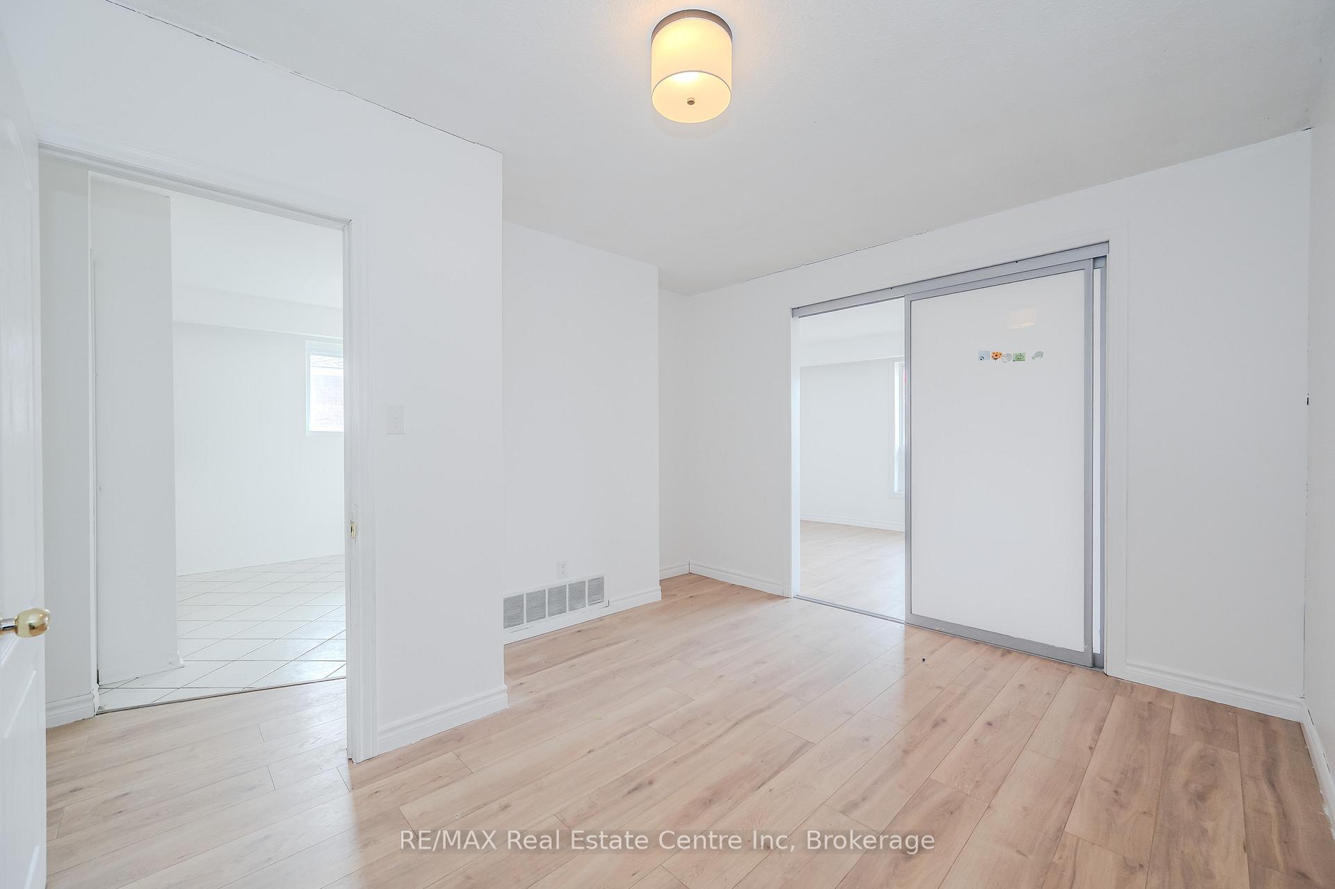Photo 9 of 58 Conroy Crescent, Guelph, Dovercliffe Park/Old University — HOMEH