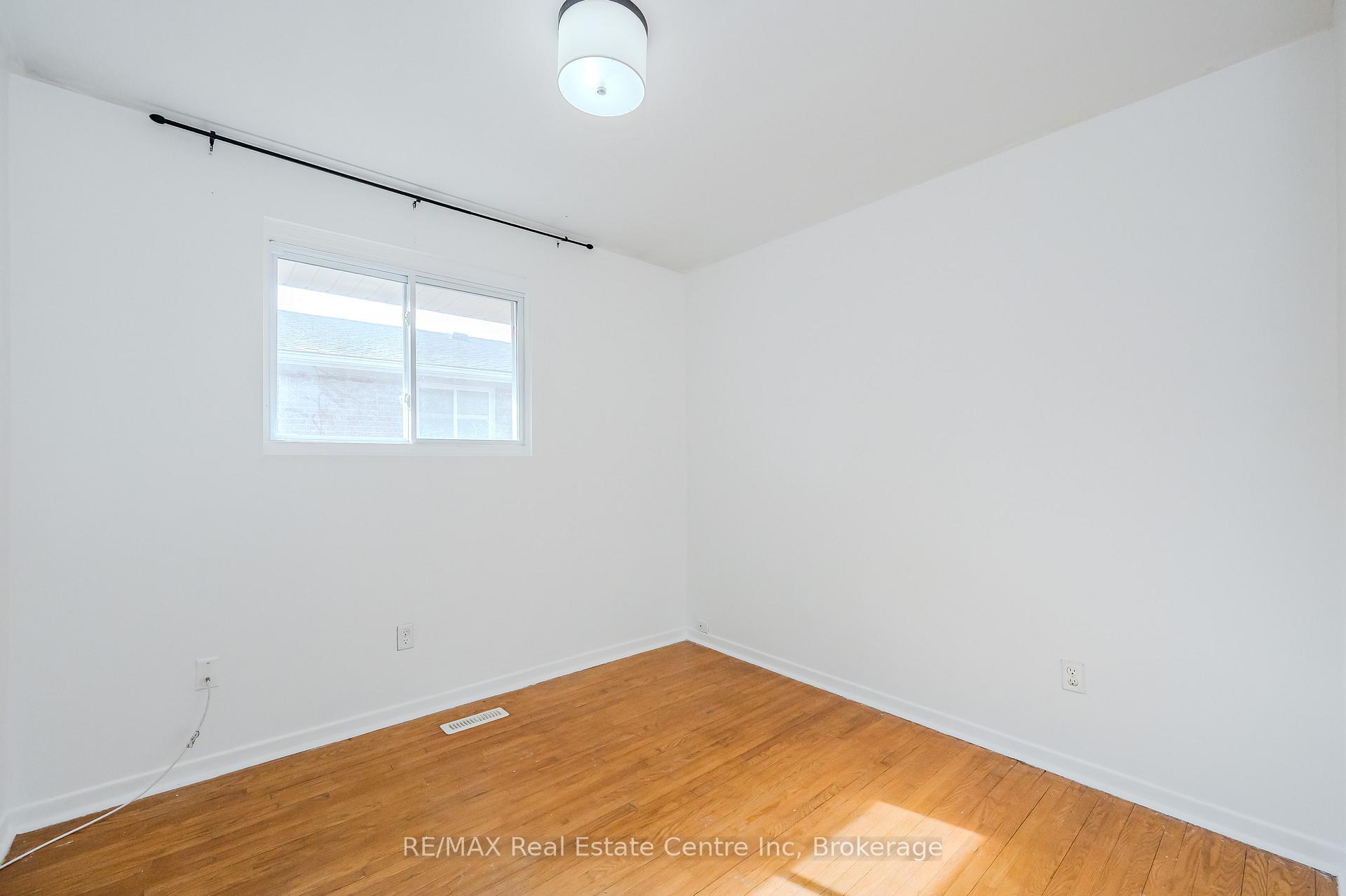 Photo 10 of 58 Conroy Crescent, Guelph, Dovercliffe Park/Old University — HOMEH