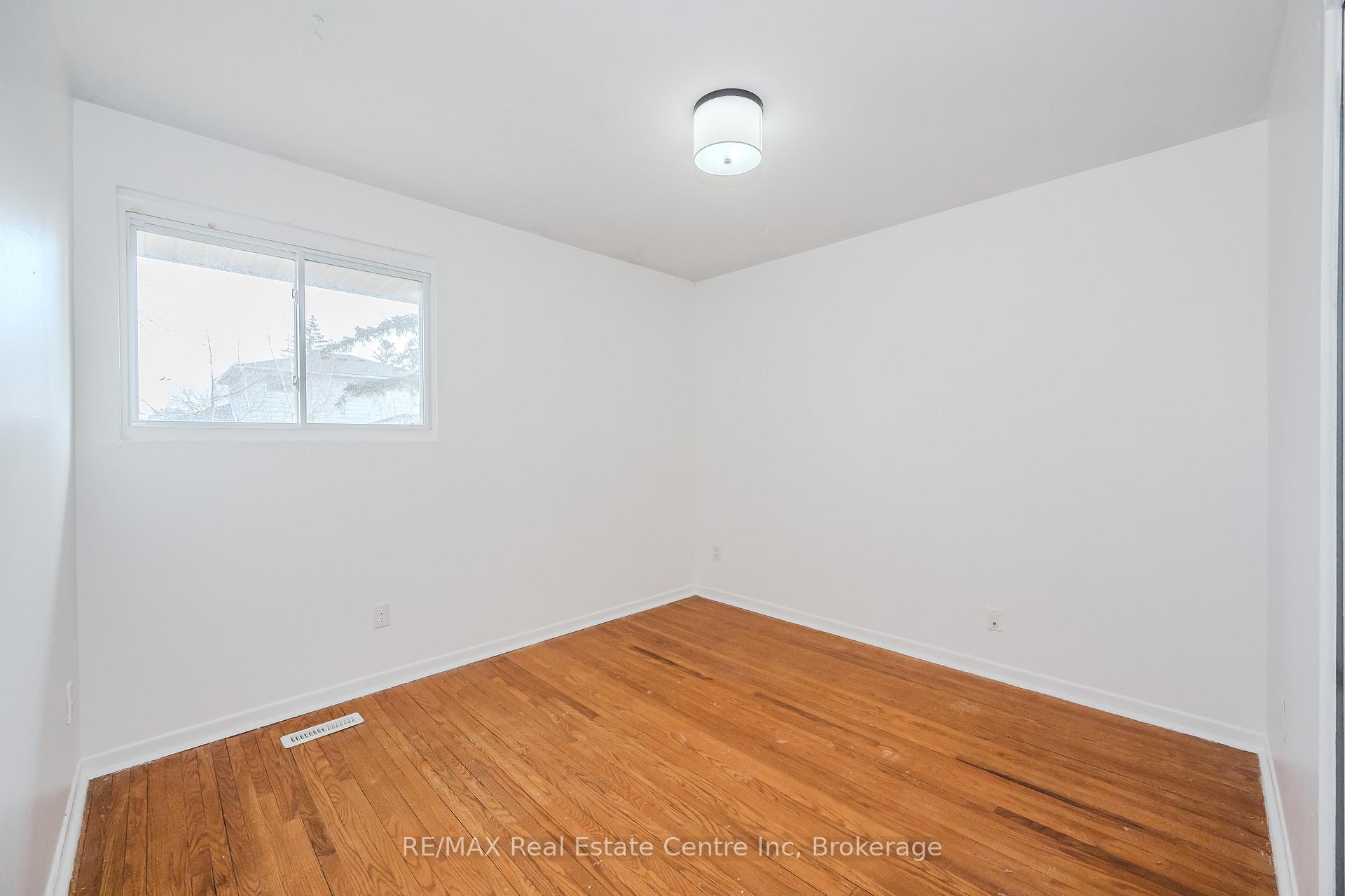 Photo 12 of 58 Conroy Crescent, Guelph, Dovercliffe Park/Old University — HOMEH
