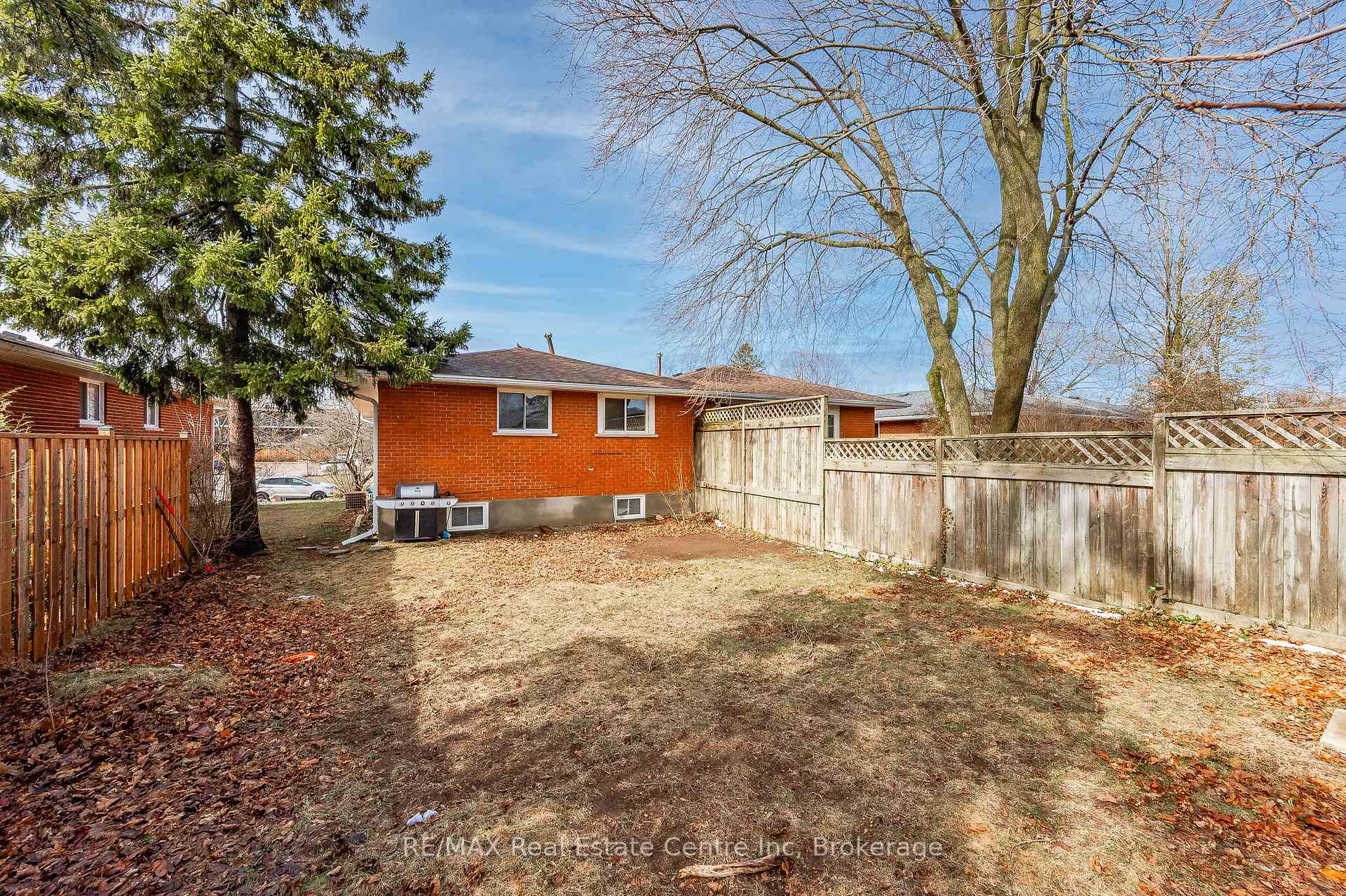 Photo 17 of 58 Conroy Crescent, Guelph, Dovercliffe Park/Old University — HOMEH