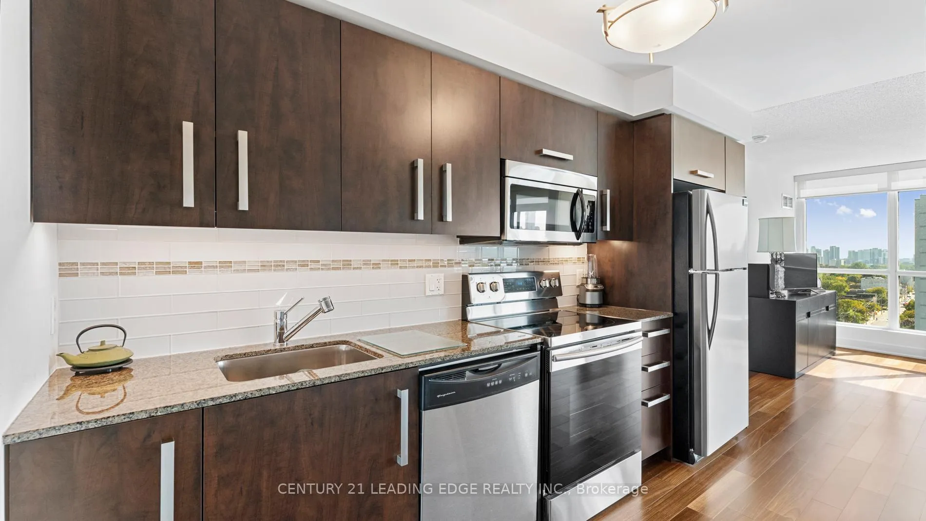 Photo 5 of Unit 1602, 1048 Broadview Avenue, Toronto, Broadview North — HOMEH