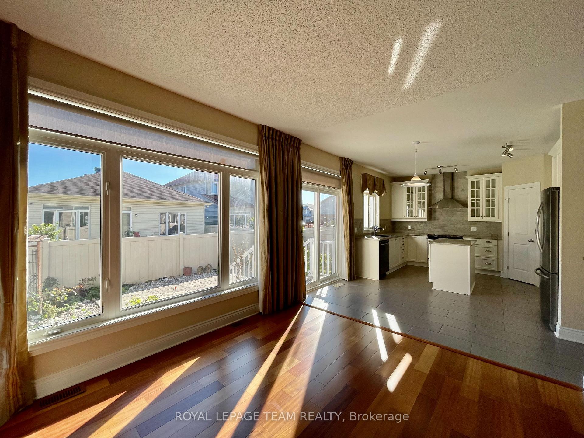 Photo 4 of 116 Maravista Drive, Ottawa, Barrhaven - Cedargrove/Fraserdale — HOMEH
