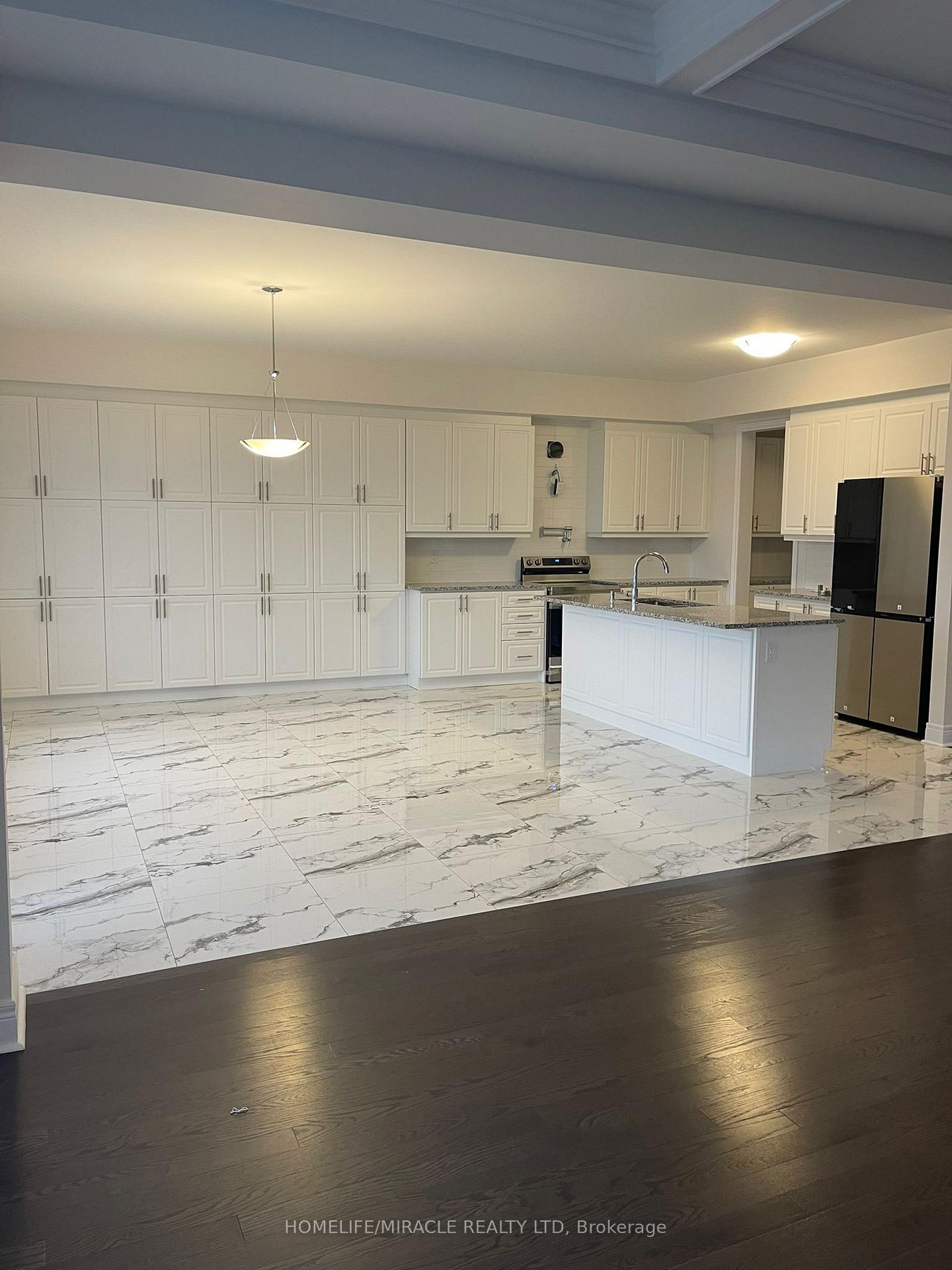 Photo 7 of 51 Goodview Drive, Brampton, Sandringham-Wellington North — HOMEH