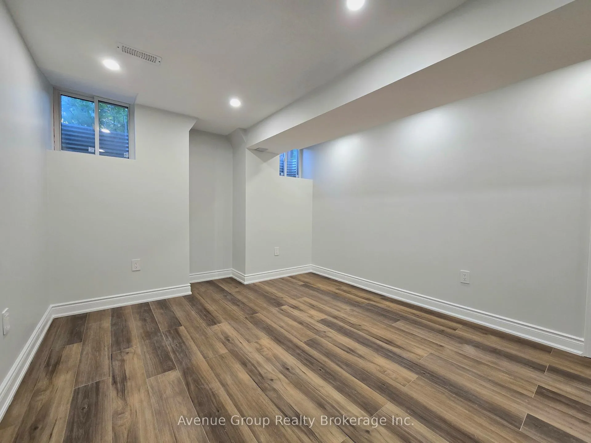 Photo 4 of Unit Lower, 38 Vipond Road, Whitby, Brooklin — HOMEH