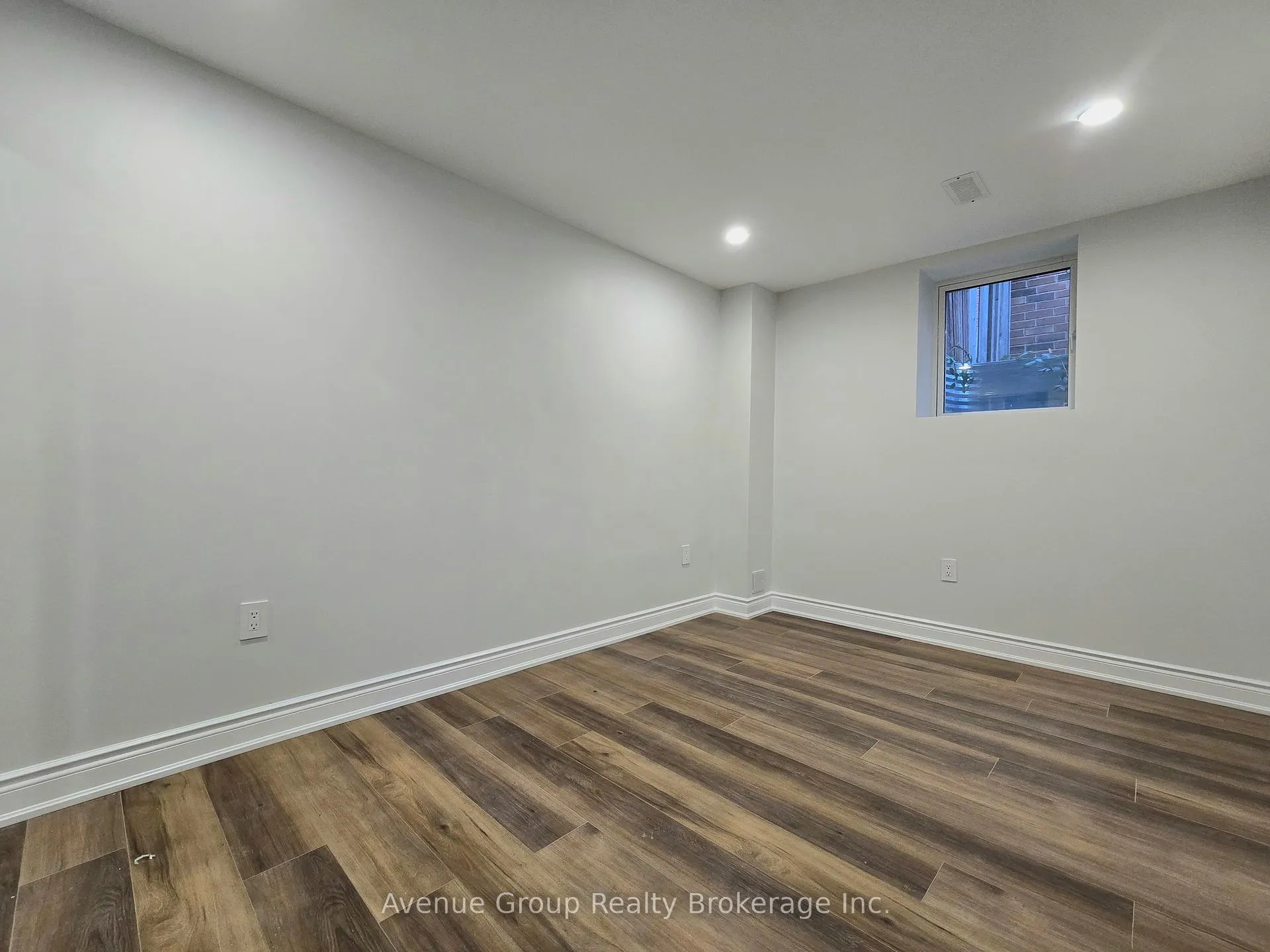Photo 5 of Unit Lower, 38 Vipond Road, Whitby, Brooklin — HOMEH
