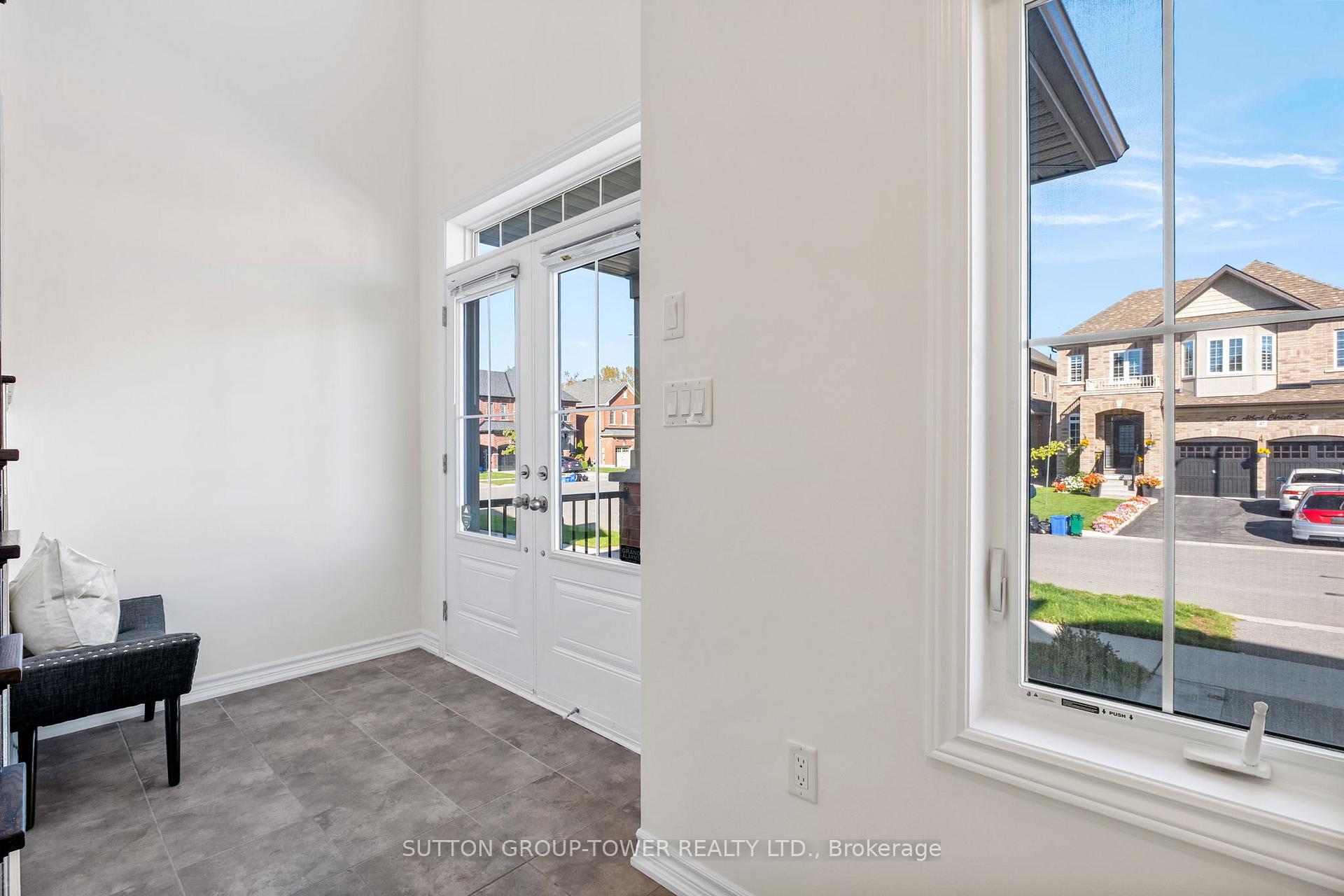 Photo 4 of 46 Albert Christie Street, Clarington, Bowmanville — HOMEH
