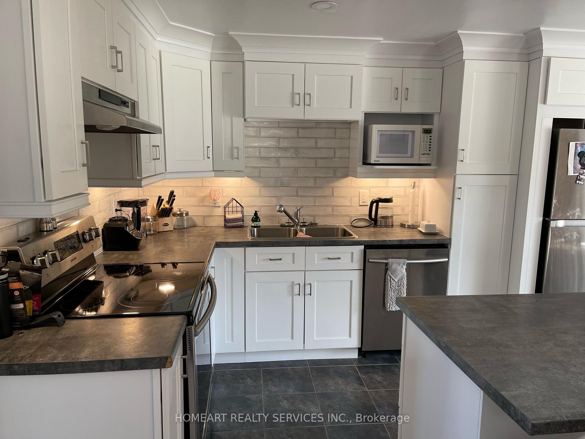 Photo 3 of 11 Srigley Street, Barrie, Holly — HOMEH
