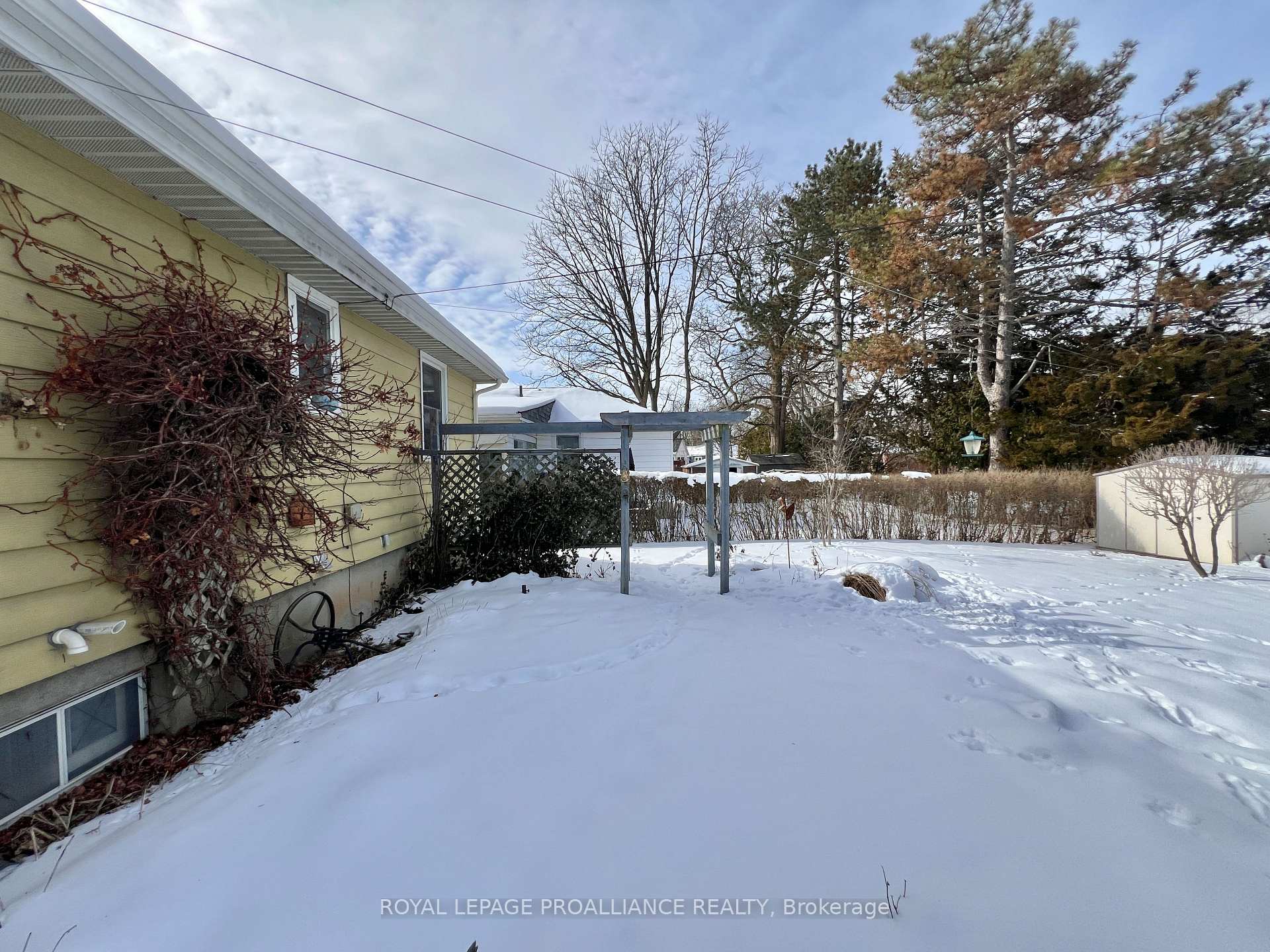 Photo 14 of 60 Macdonald Gardens, Belleville, Belleville Ward — HOMEH