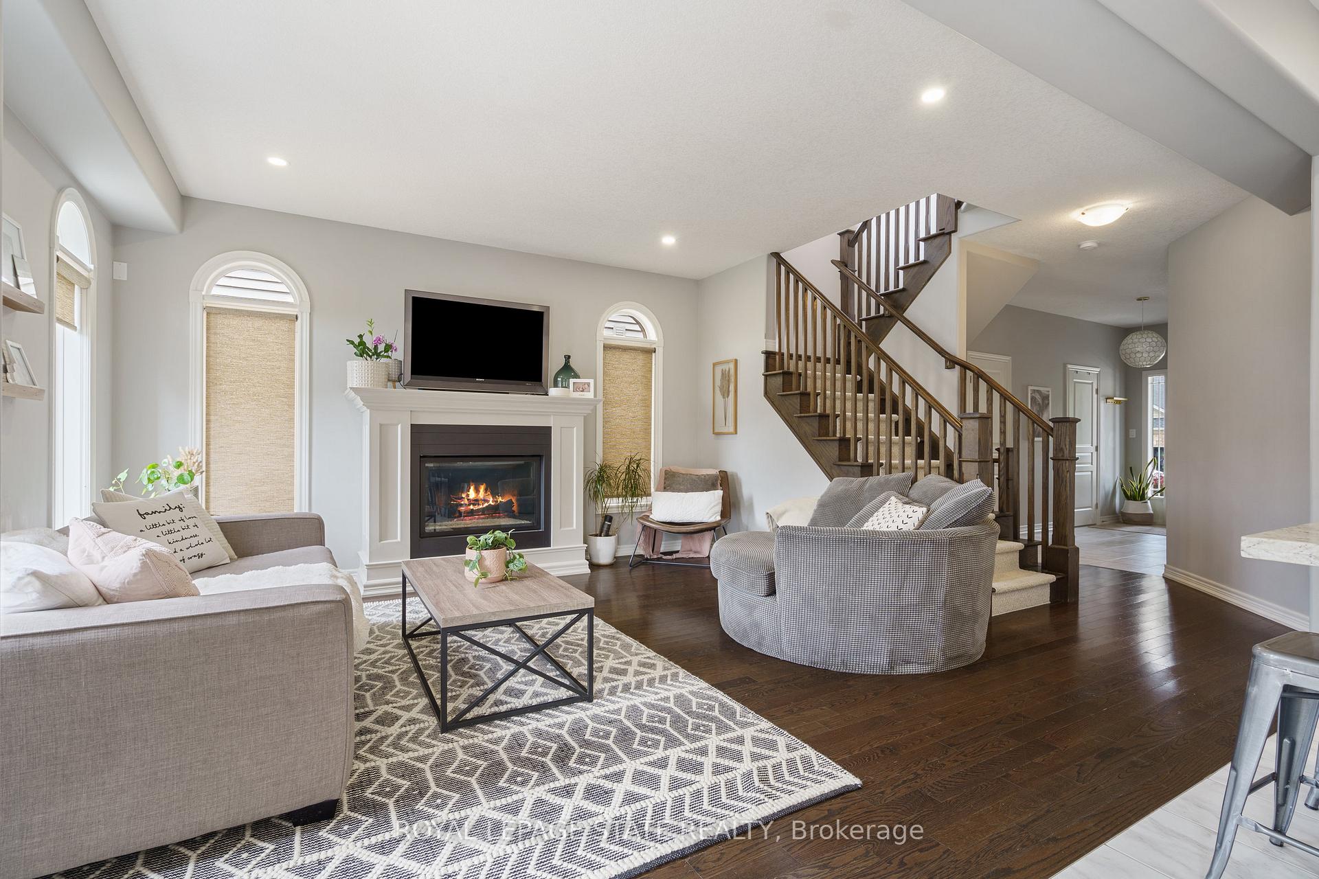 Photo 9 of 42 Chestnut Drive, Grimsby, Grimsby West — HOMEH