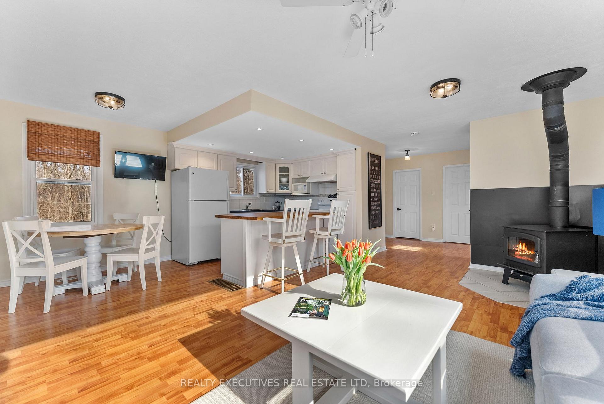 Photo 3 of 209 Maple Grove Lane, Frontenac, Frontenac South — HOMEH