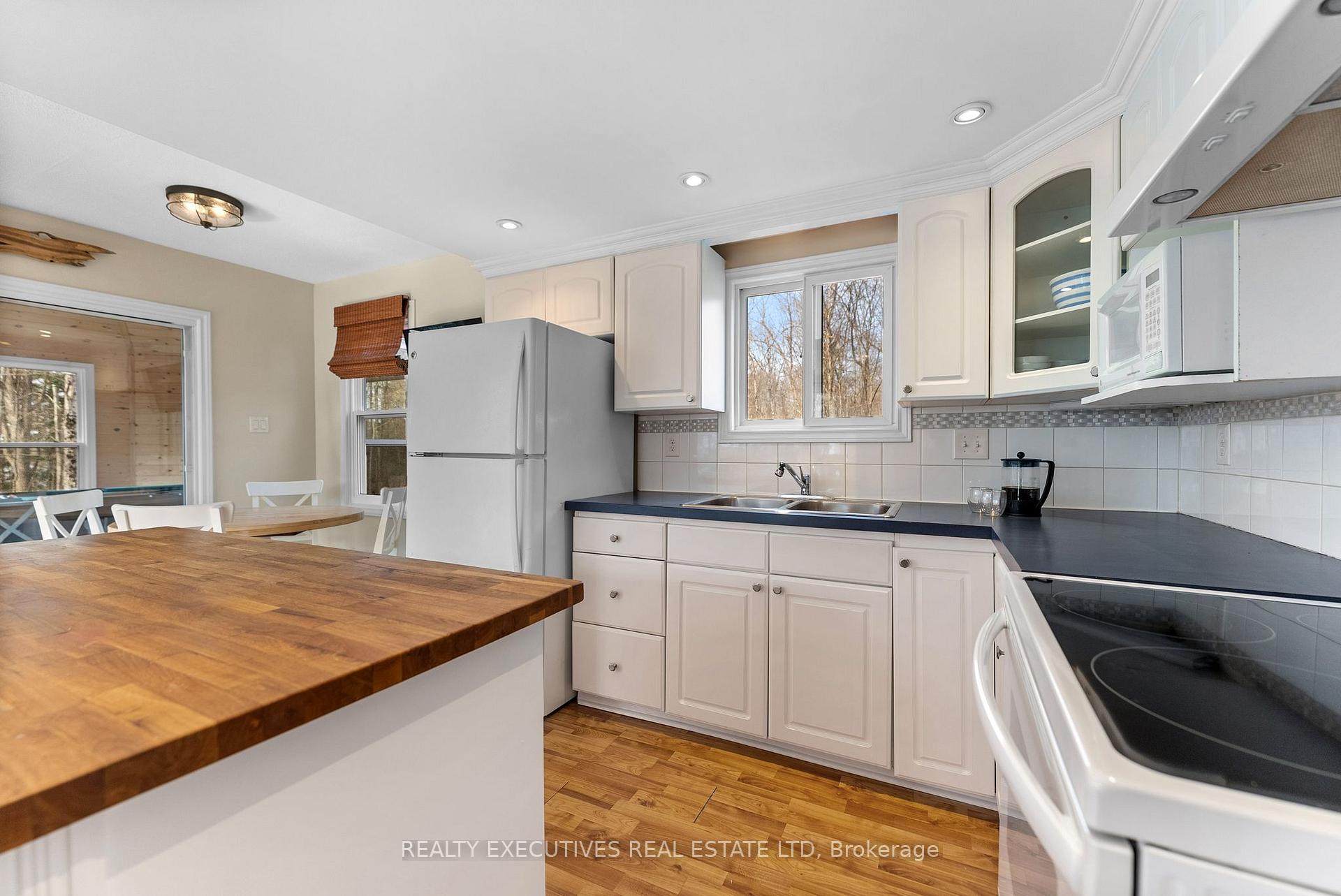 Photo 5 of 209 Maple Grove Lane, Frontenac, Frontenac South — HOMEH