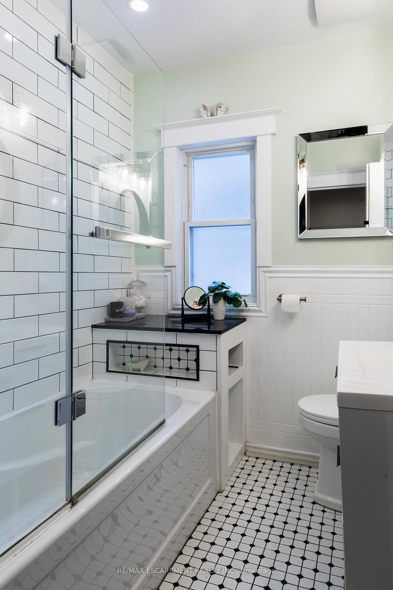 Photo 33 of 431 Hughson Street N, Hamilton, North End — HOMEH