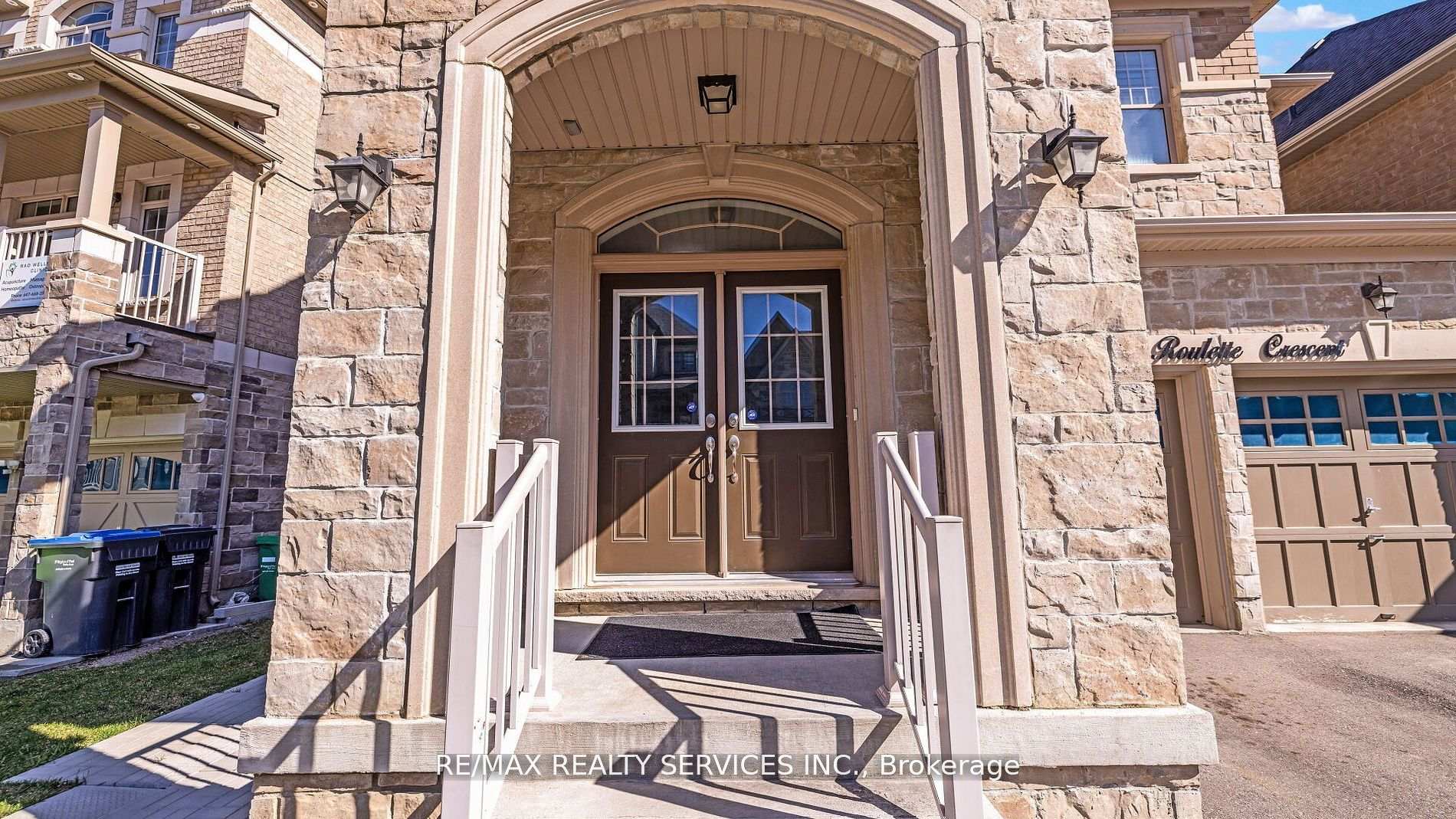 Photo 3 of 104 Roulette Crescent, Brampton, Northwest Brampton — HOMEH