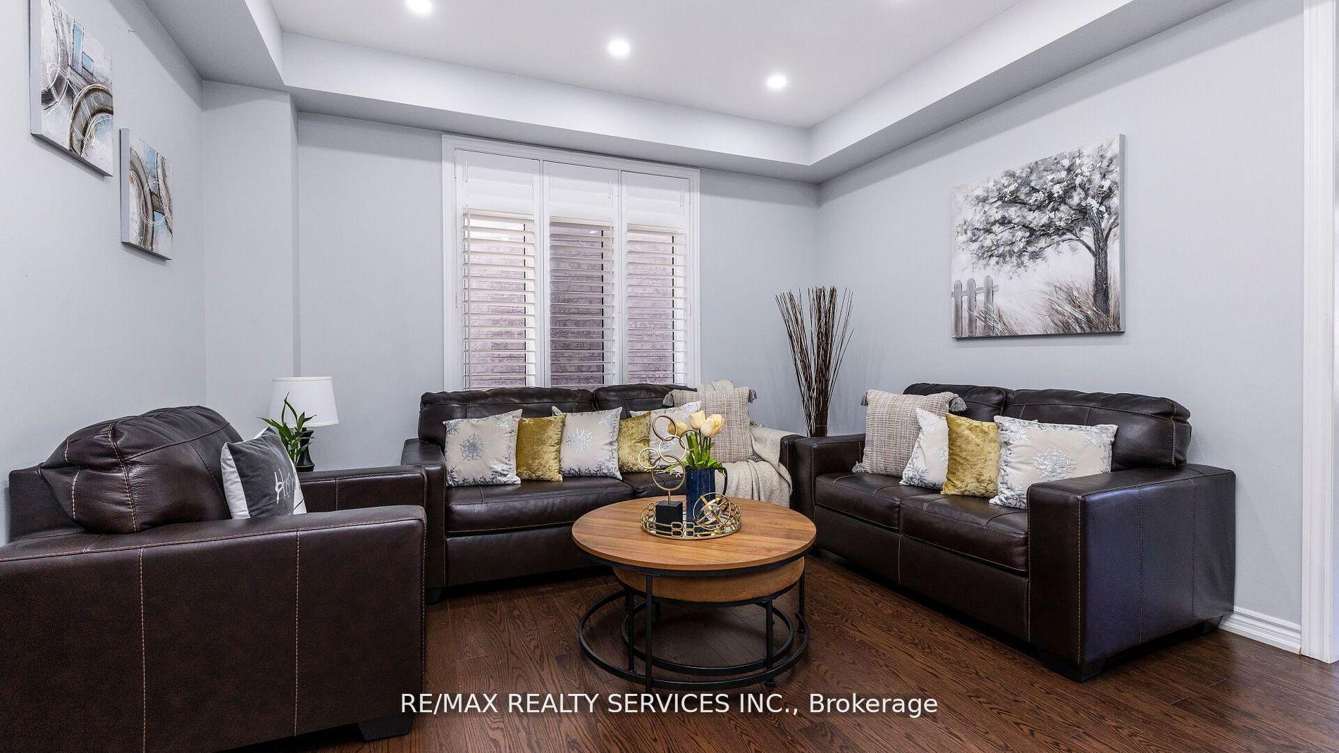 Photo 8 of 104 Roulette Crescent, Brampton, Northwest Brampton — HOMEH