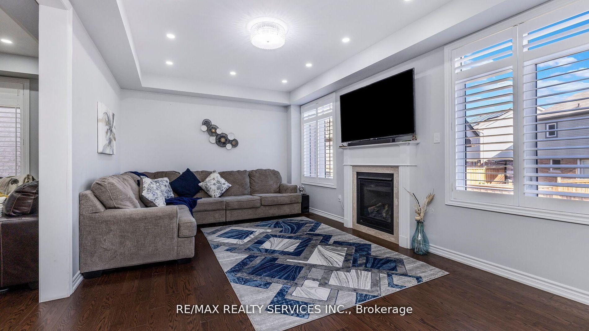 Photo 9 of 104 Roulette Crescent, Brampton, Northwest Brampton — HOMEH