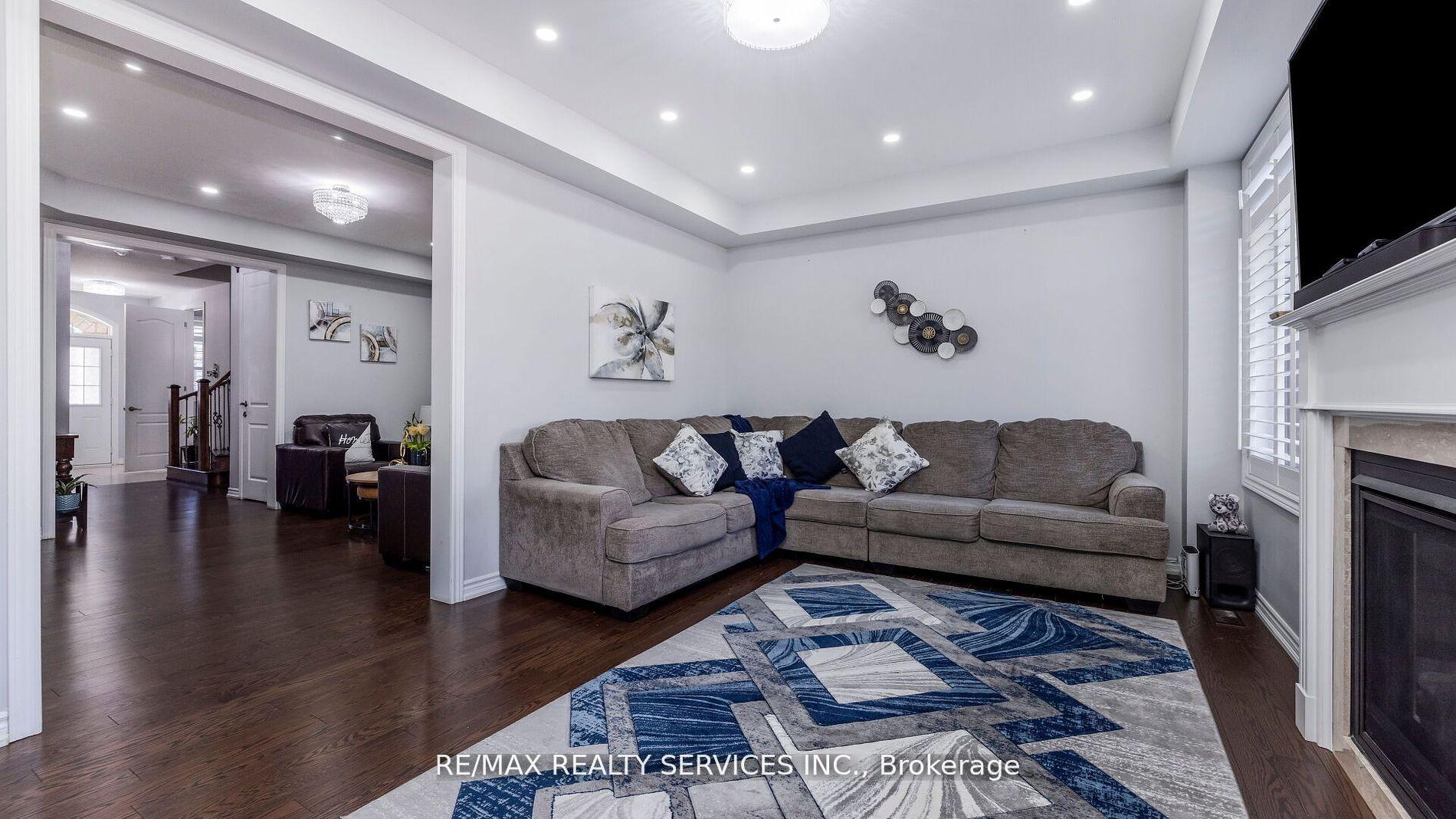 Photo 10 of 104 Roulette Crescent, Brampton, Northwest Brampton — HOMEH