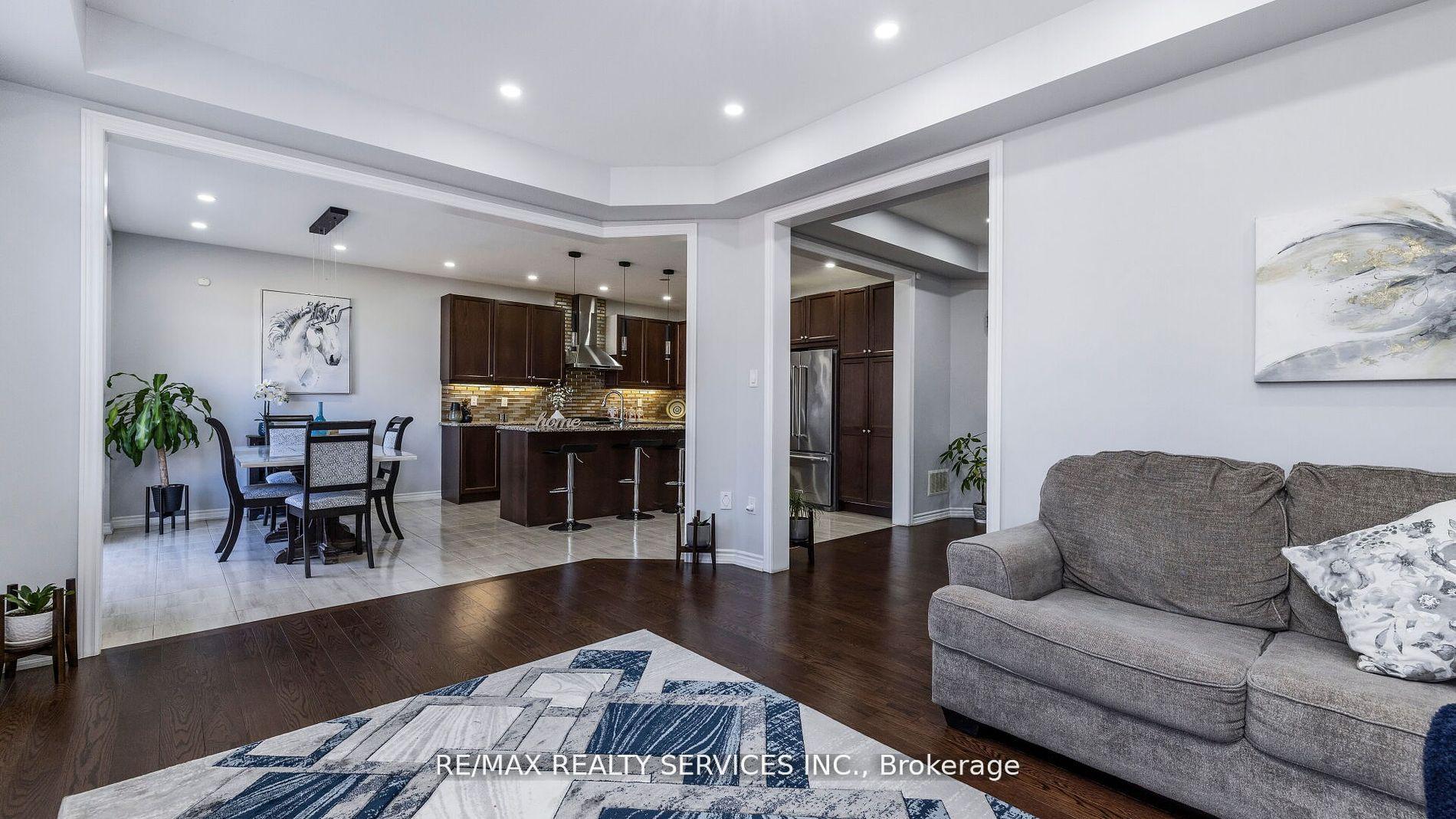 Photo 11 of 104 Roulette Crescent, Brampton, Northwest Brampton — HOMEH