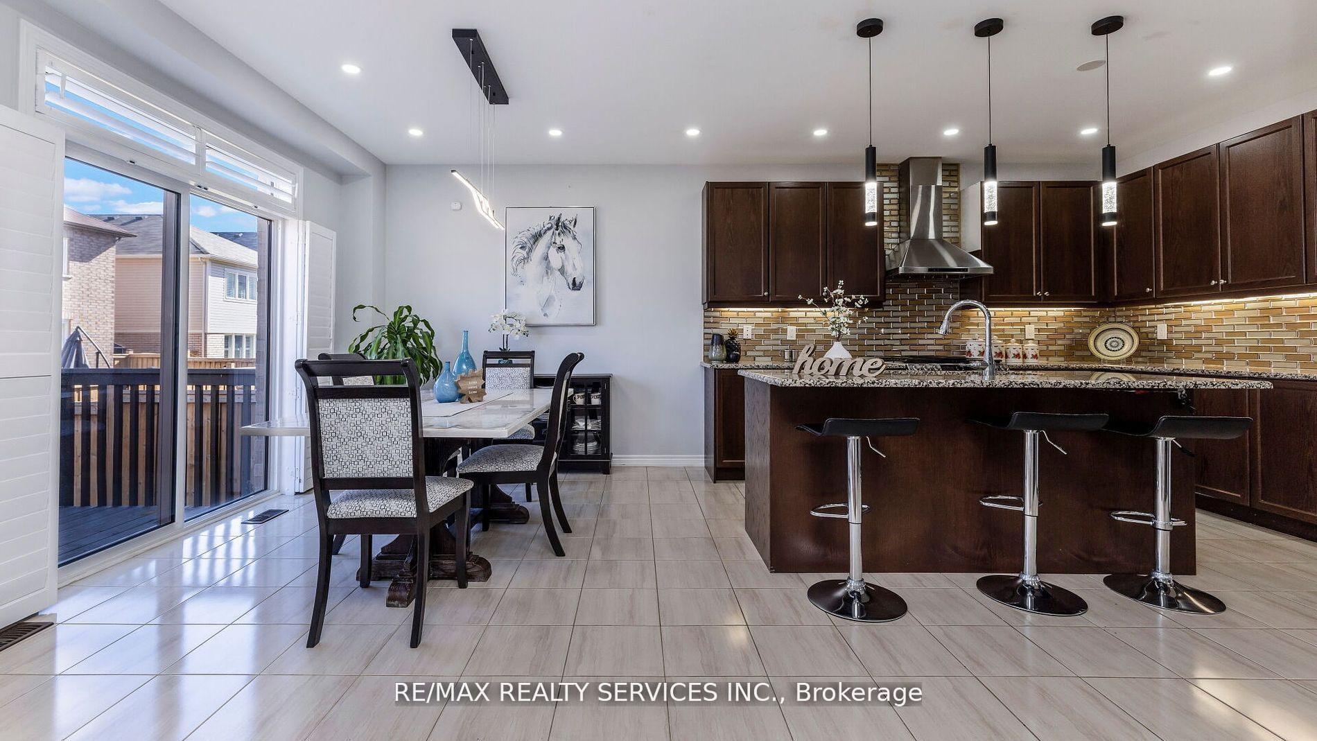 Photo 12 of 104 Roulette Crescent, Brampton, Northwest Brampton — HOMEH