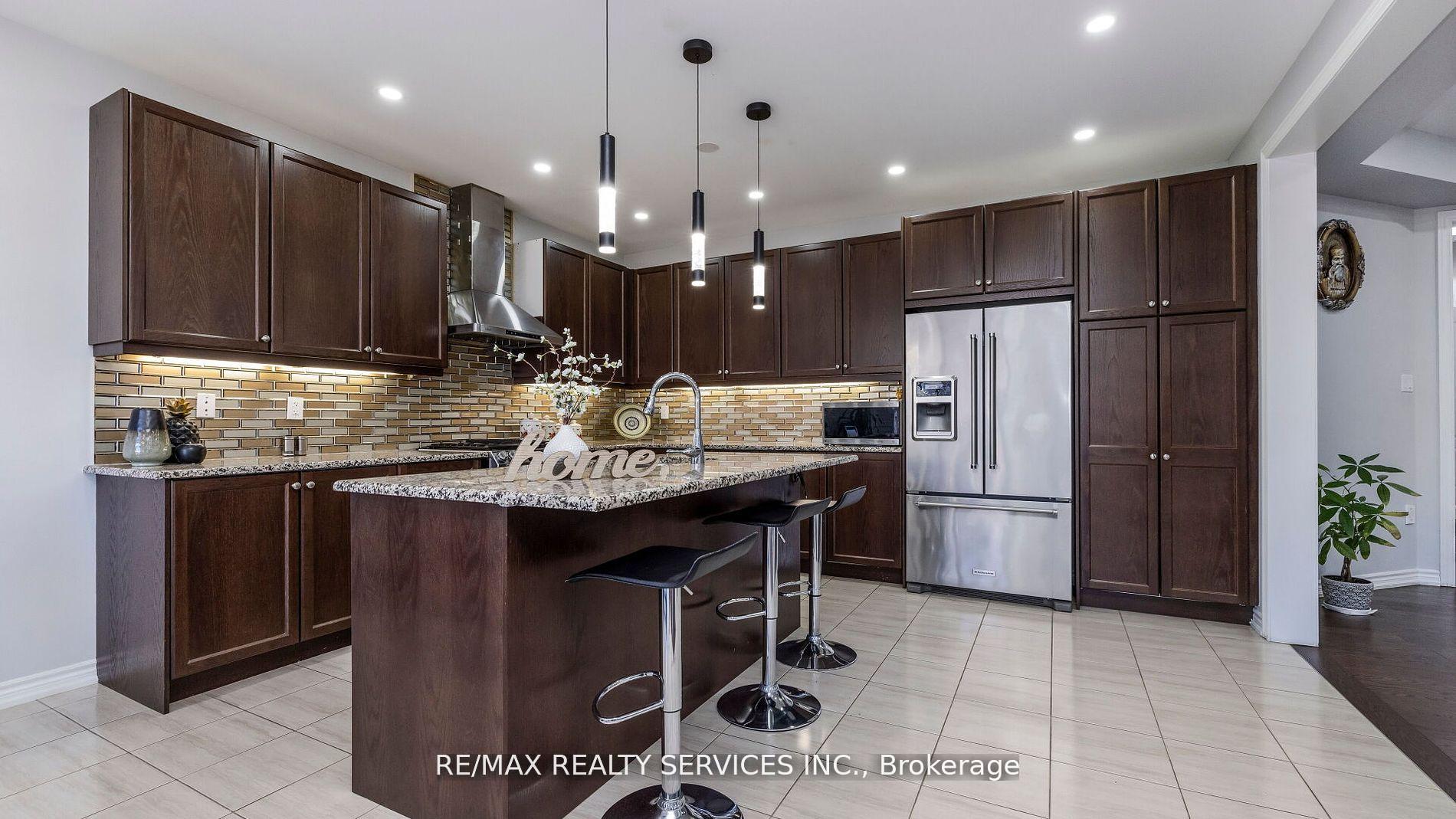 Photo 14 of 104 Roulette Crescent, Brampton, Northwest Brampton — HOMEH