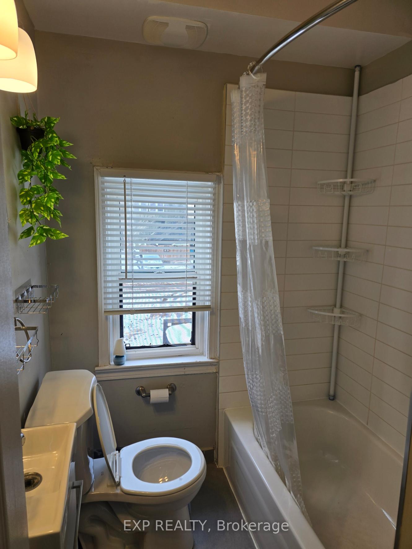 Photo 4 of Unit 202, 72 Victoria Avenue S, Hamilton, Stinson — HOMEH
