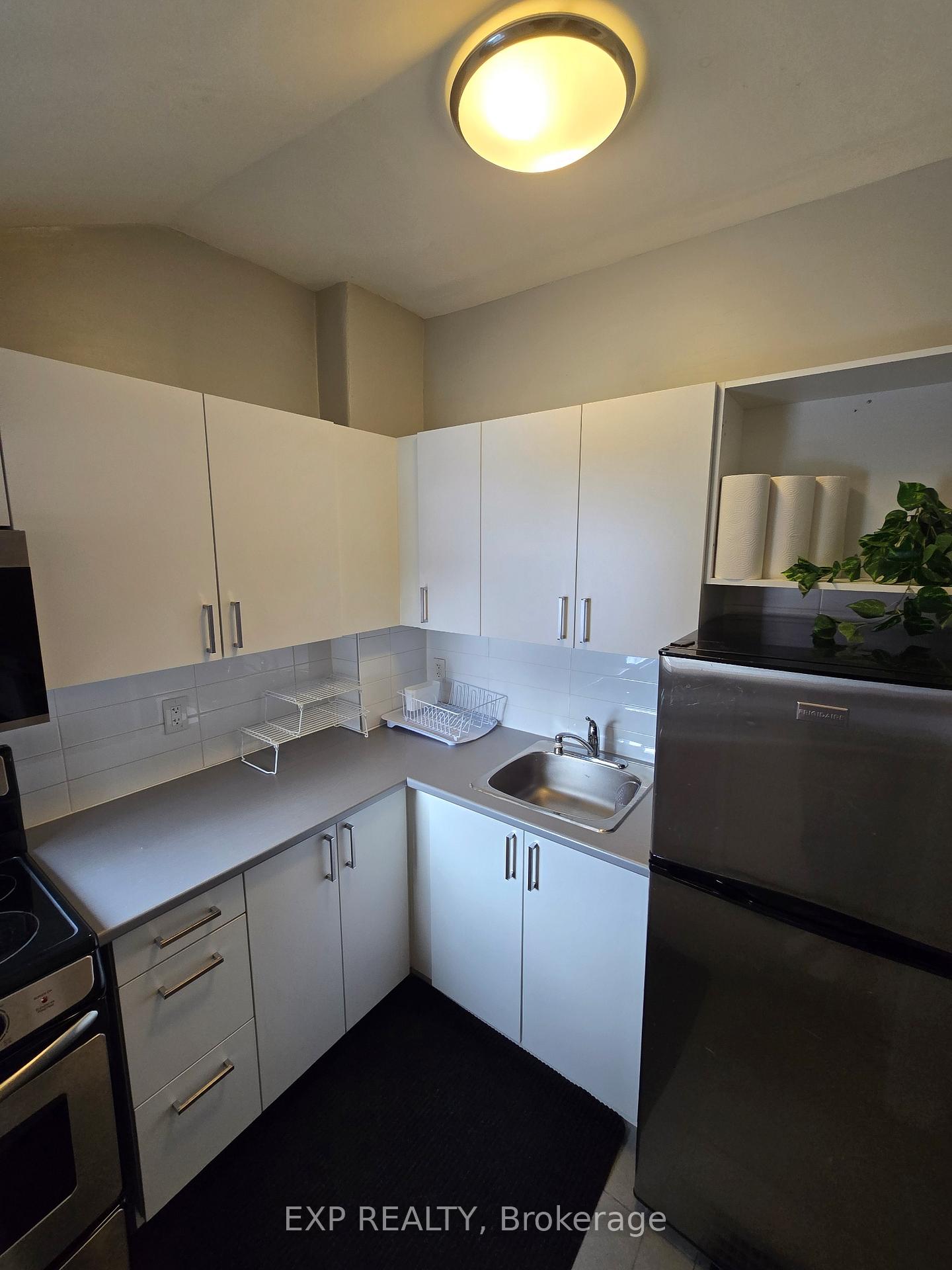 Photo 5 of Unit 202, 72 Victoria Avenue S, Hamilton, Stinson — HOMEH