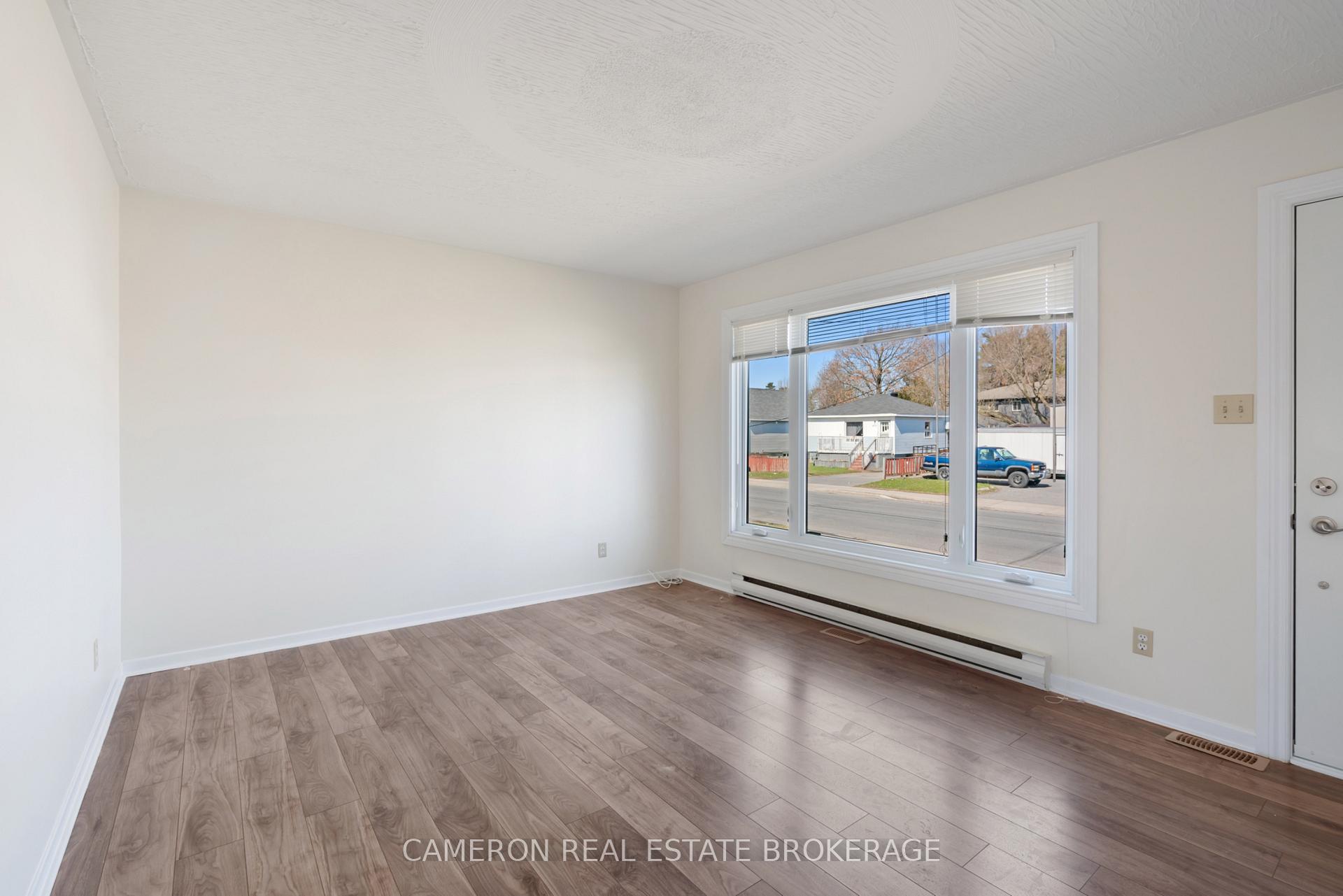 Photo 2 of 400 Eleventh Street W, Cornwall — HOMEH