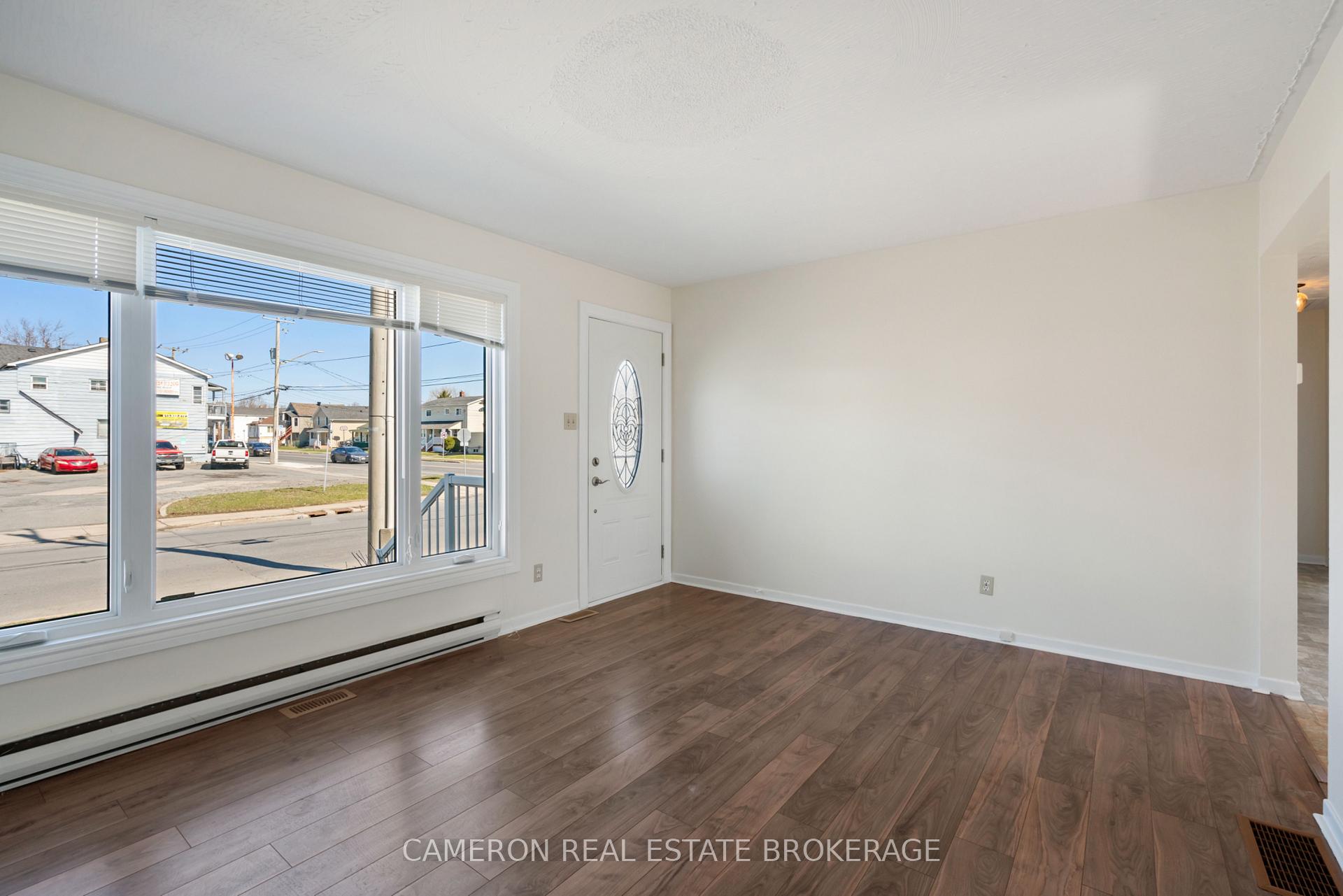 Photo 3 of 400 Eleventh Street W, Cornwall — HOMEH