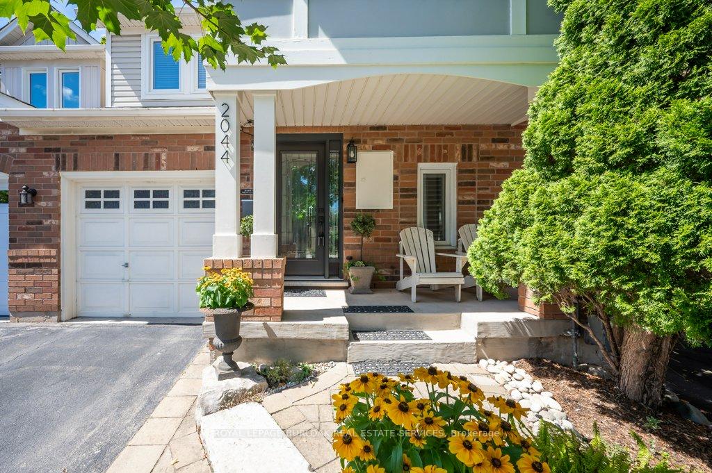 Photo 3 of 2044 Broadleaf Crescent, Burlington, Uptown — HOMEH