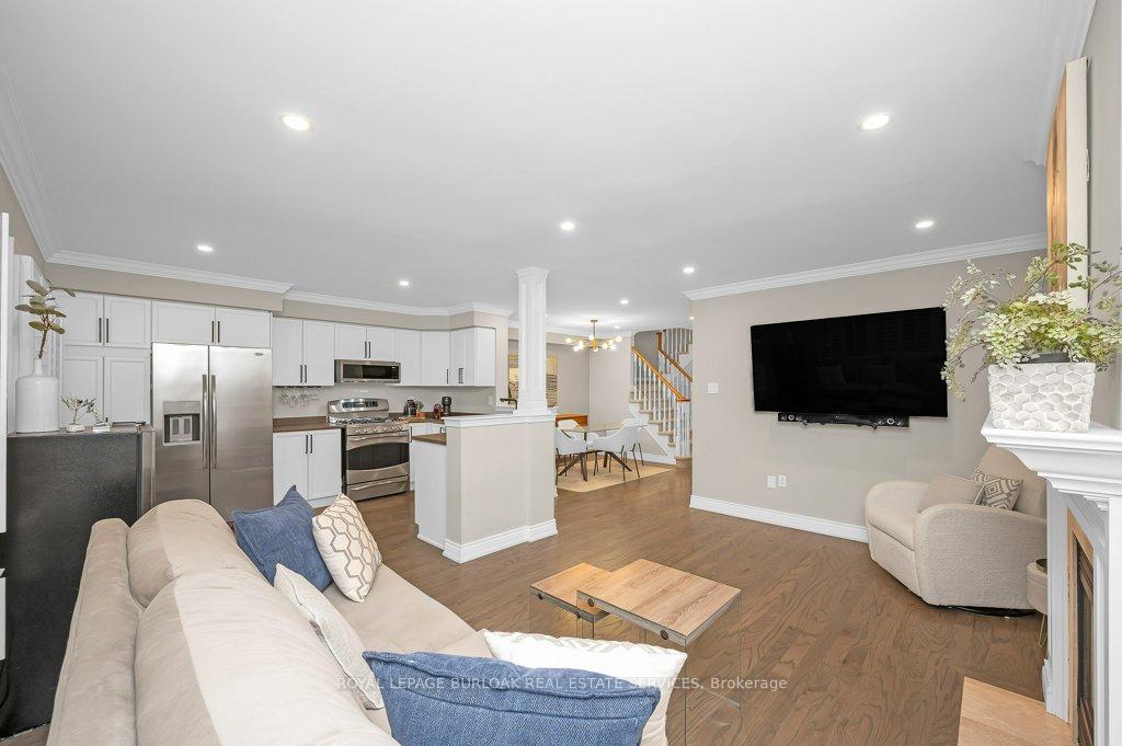 Photo 8 of 2044 Broadleaf Crescent, Burlington, Uptown — HOMEH