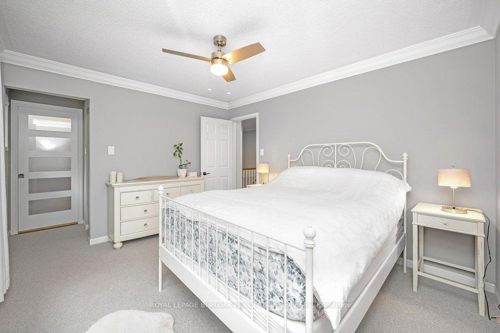 Photo 13 of 2044 Broadleaf Crescent, Burlington, Uptown — HOMEH