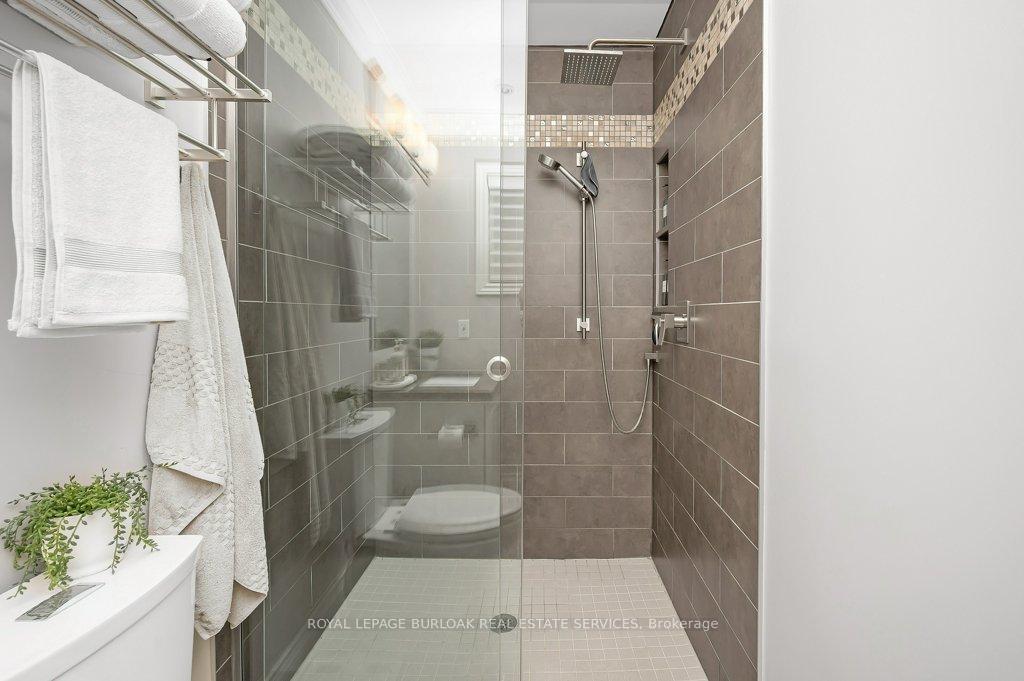 Photo 14 of 2044 Broadleaf Crescent, Burlington, Uptown — HOMEH